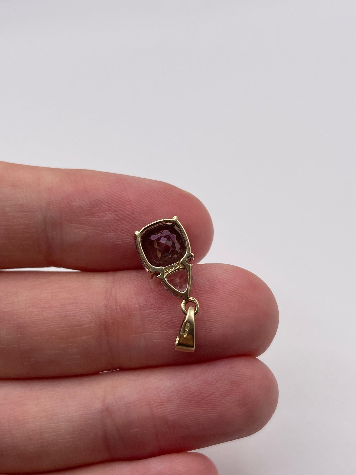 9ct gold topaz pendant