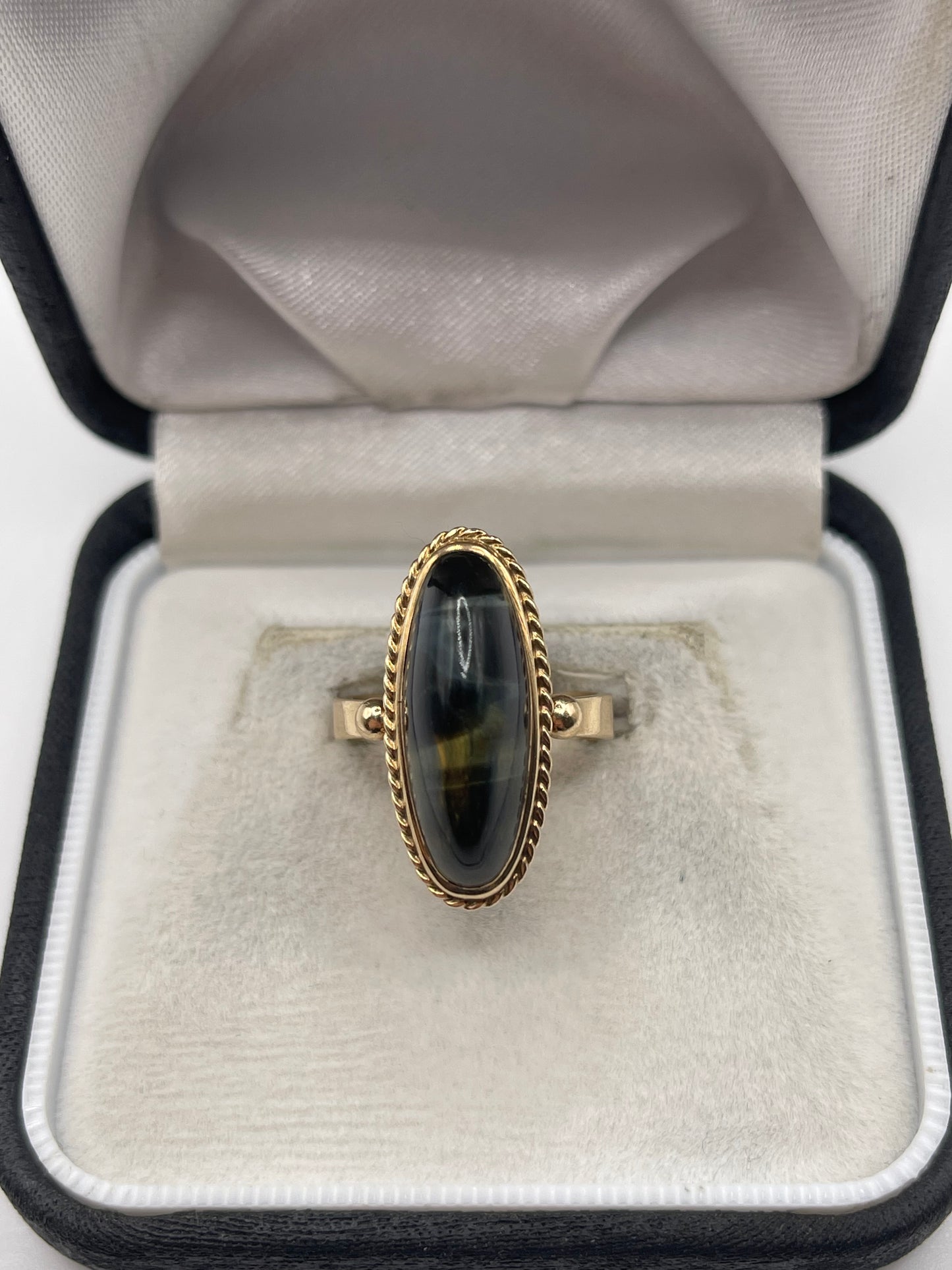 9ct gold tigers eye ring
