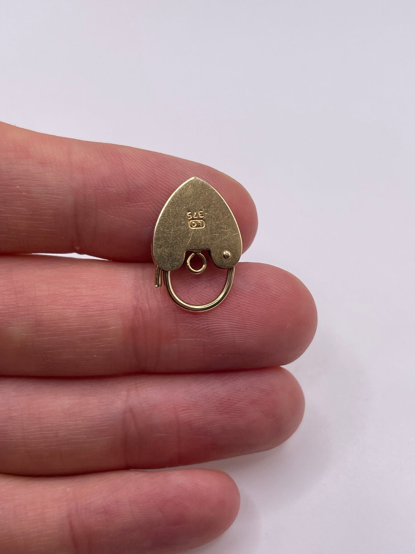 9ct gold padlock 13