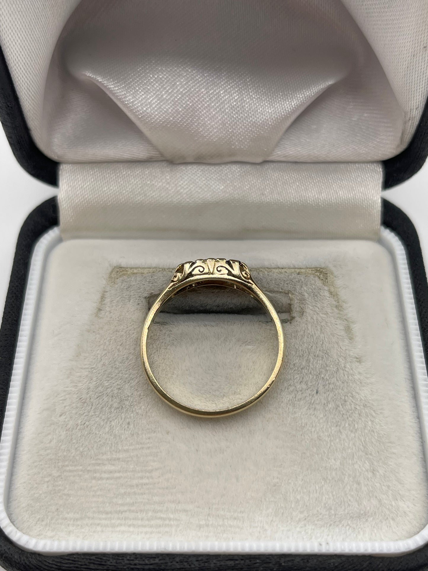 9ct gold sapphire and diamond ring