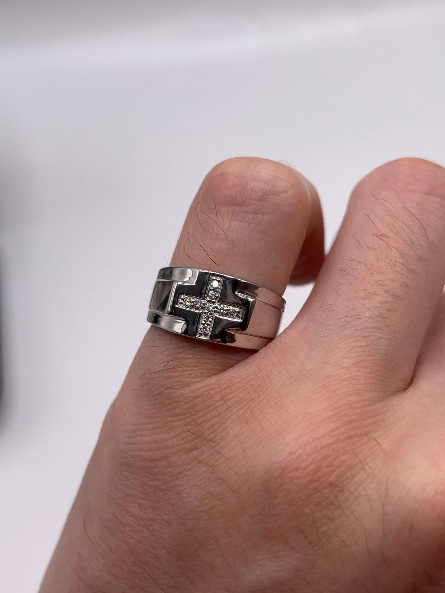 9ct white gold diamond ring