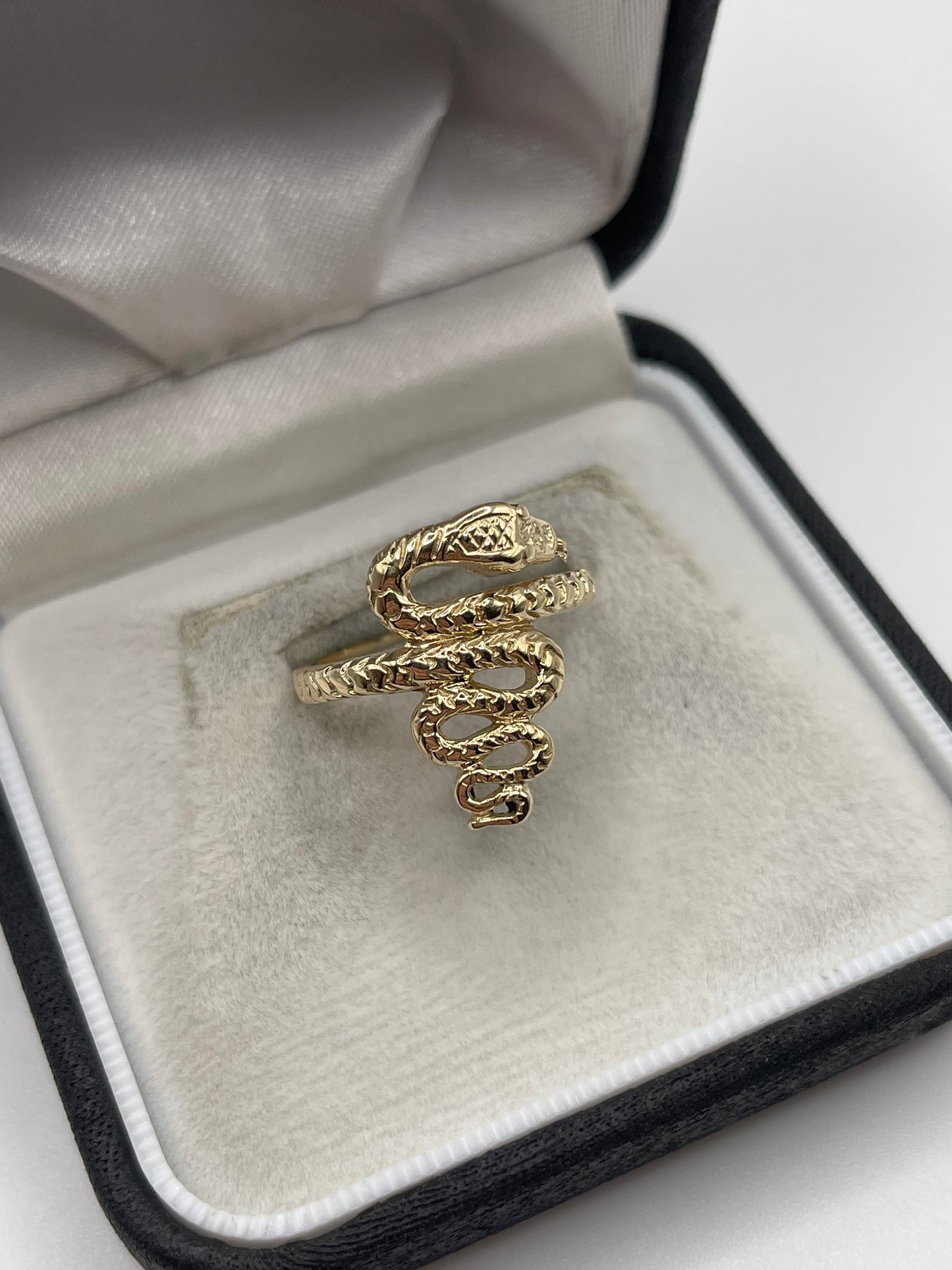 9ct gold snake ring
