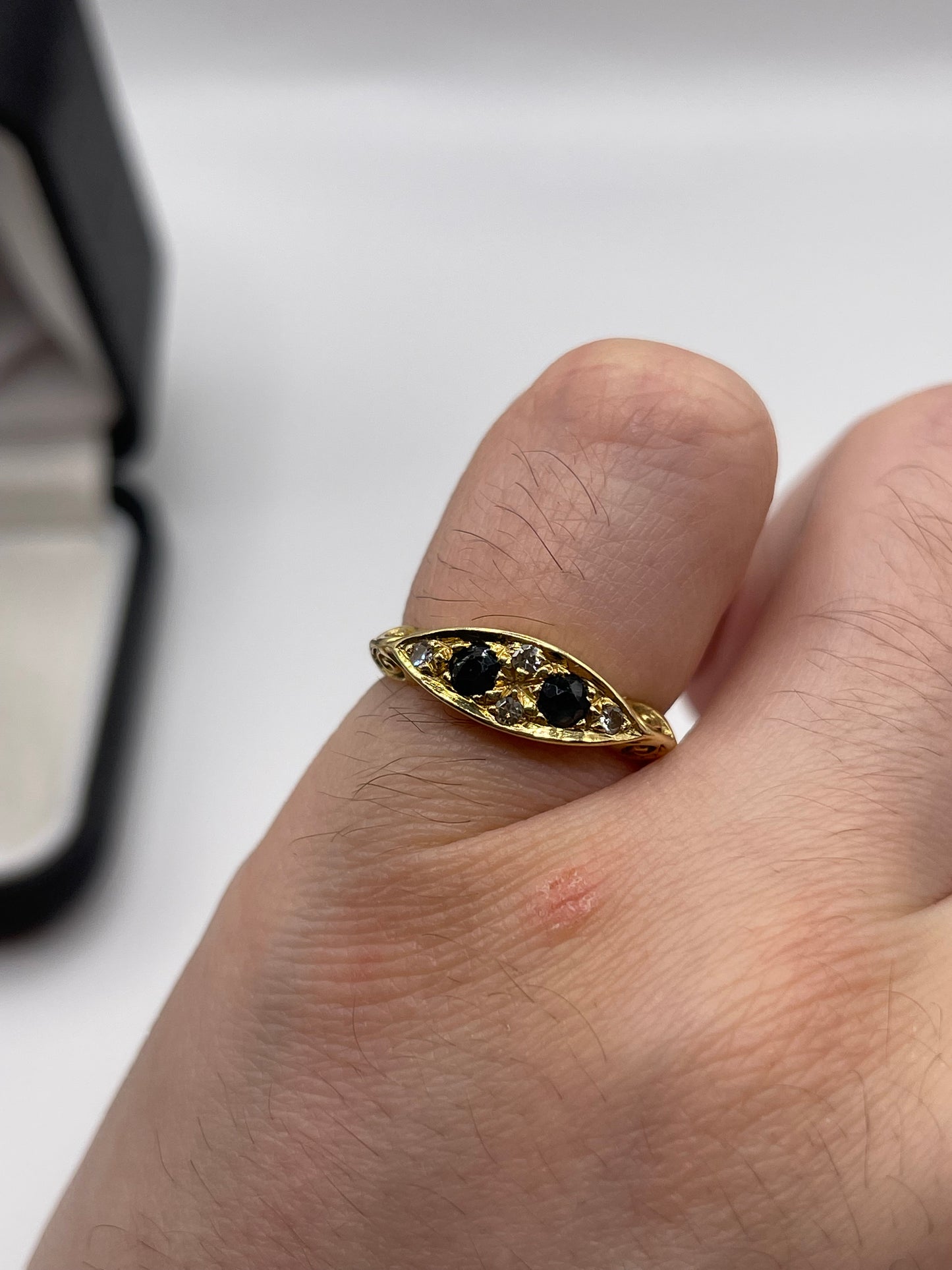 18ct gold sapphire and diamond ring