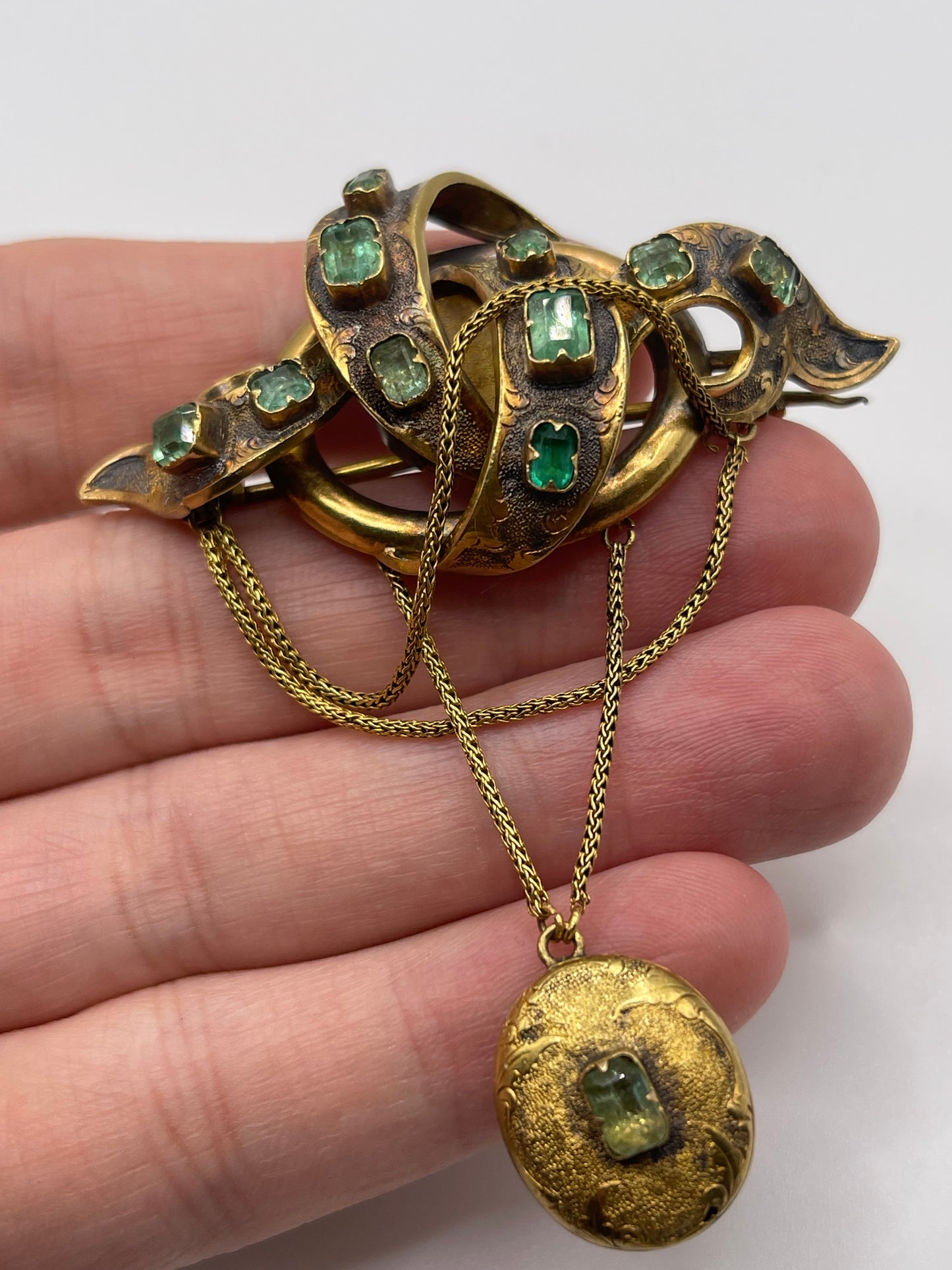 Antique 15ct gold emerald brooch