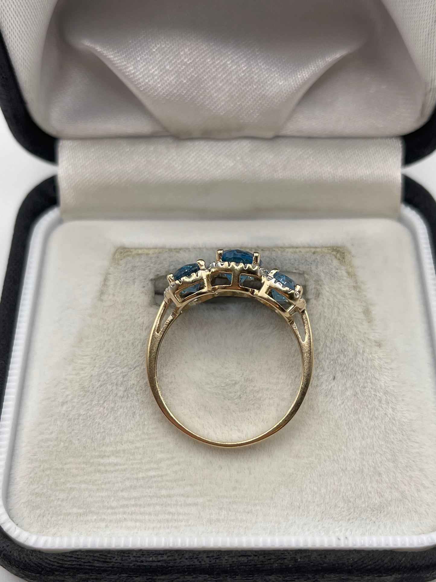 9ct gold topaz and diamond ring