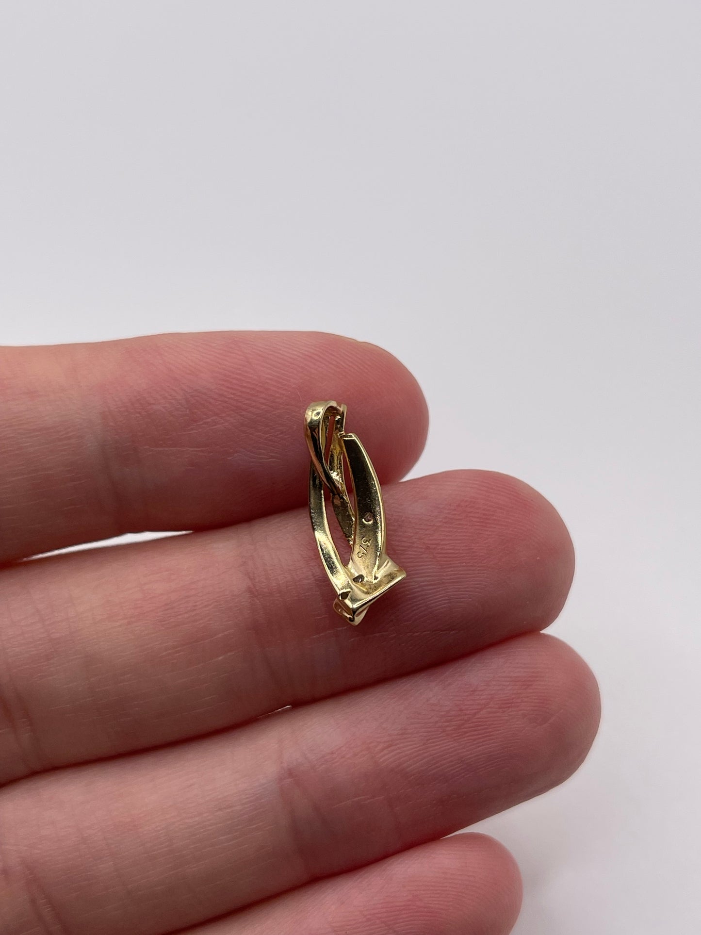 9ct gold diamond pendant