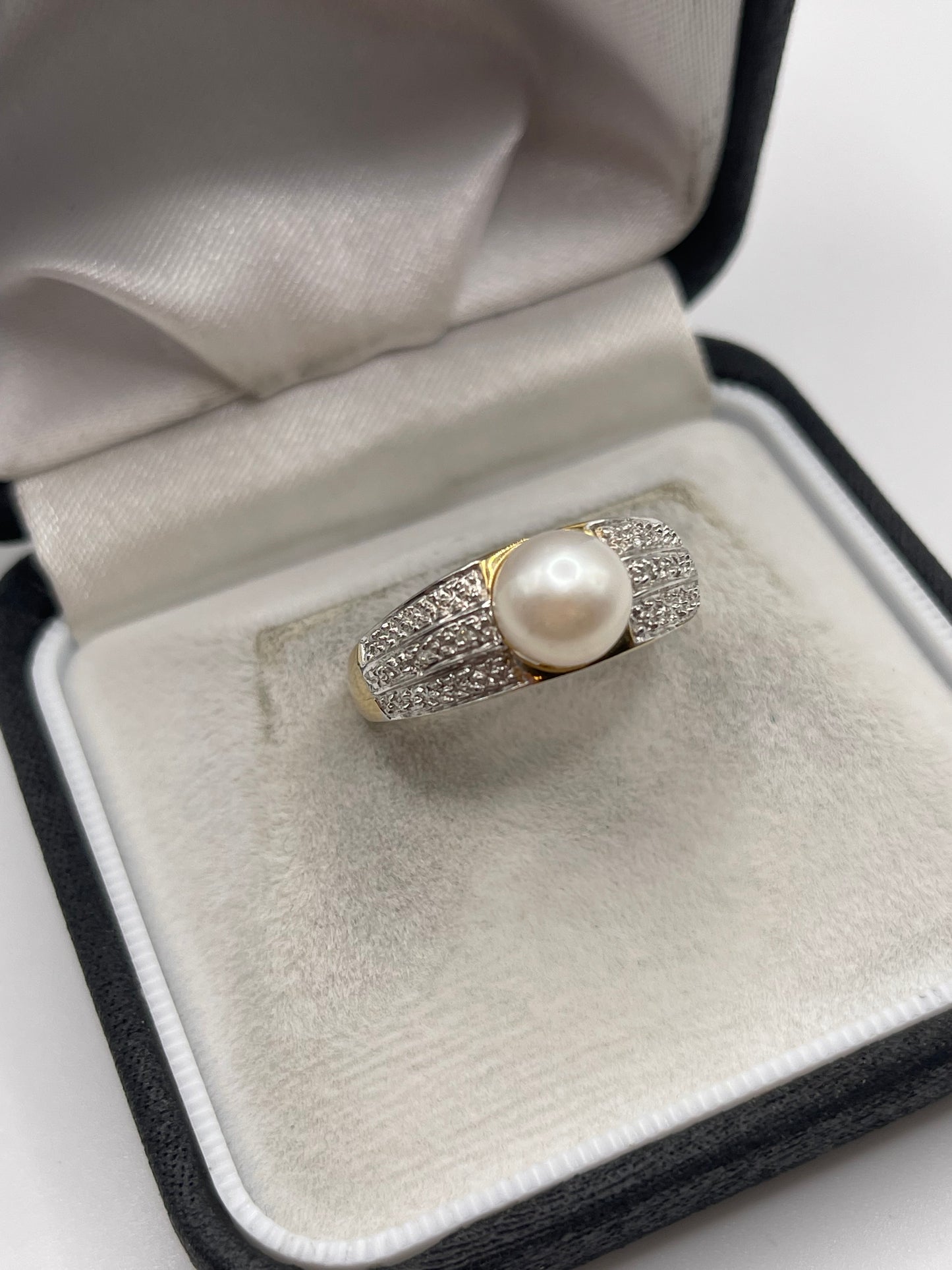 14ct gold pearl and diamond ring