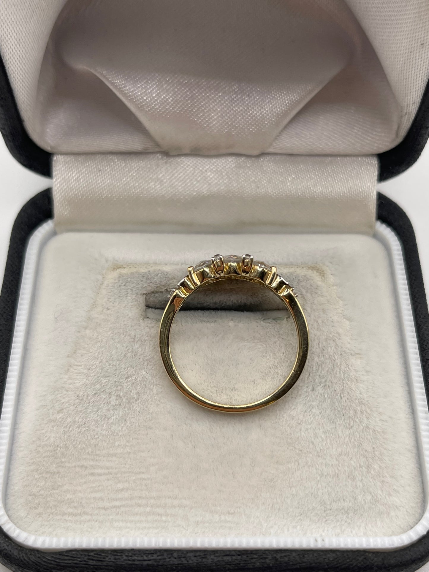 9ct gold zircon ring