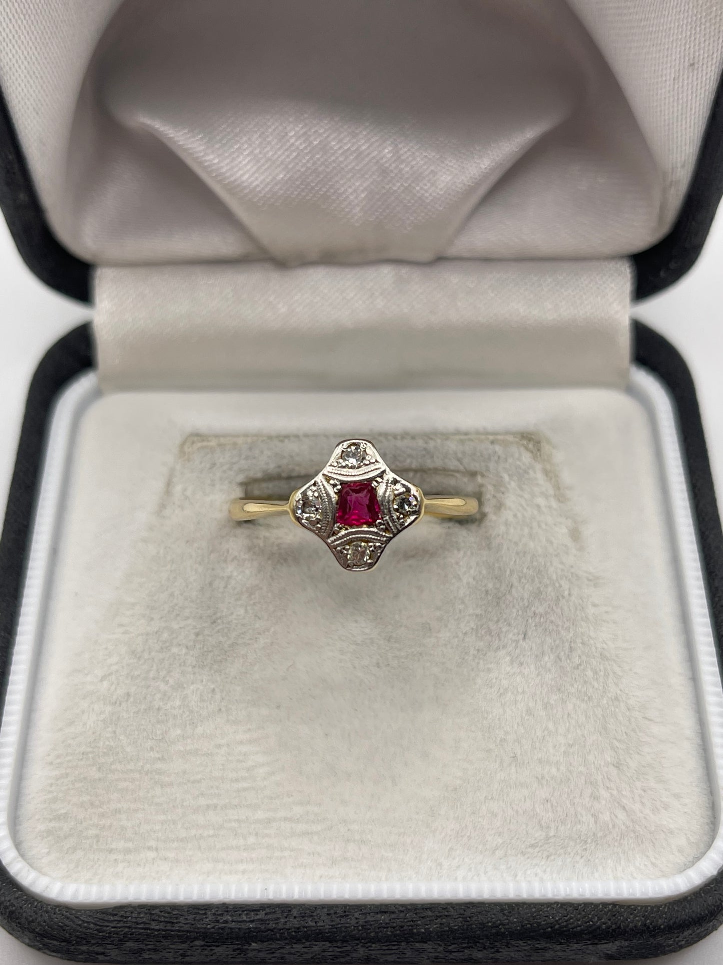 18ct gold ruby and diamond ring