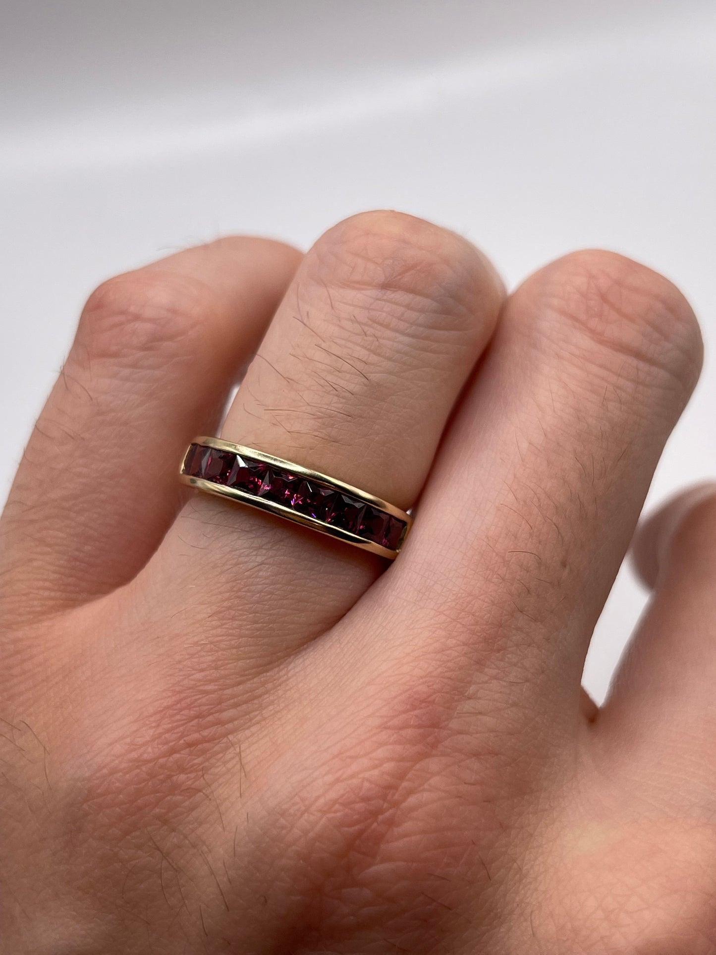 9ct gold garnet ring