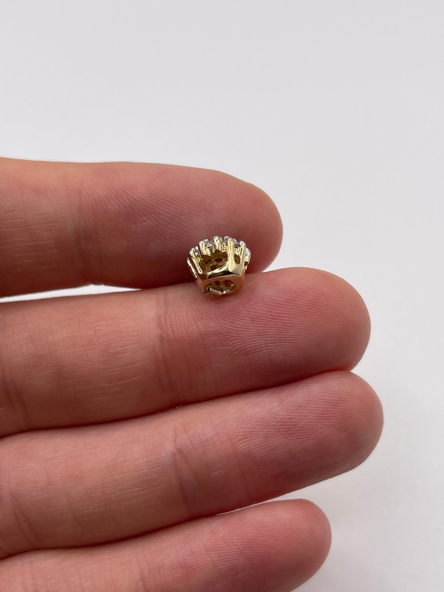 9ct gold diamond cluster pendant