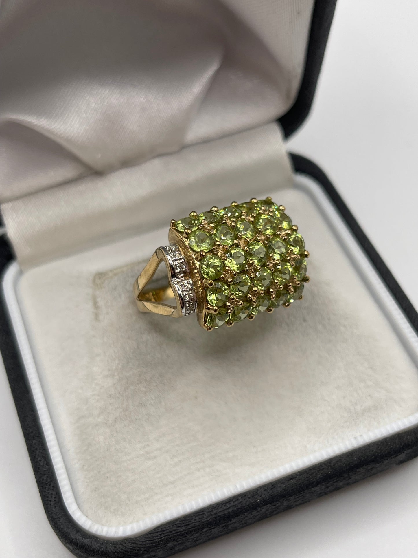 9ct gold peridot and diamond ring