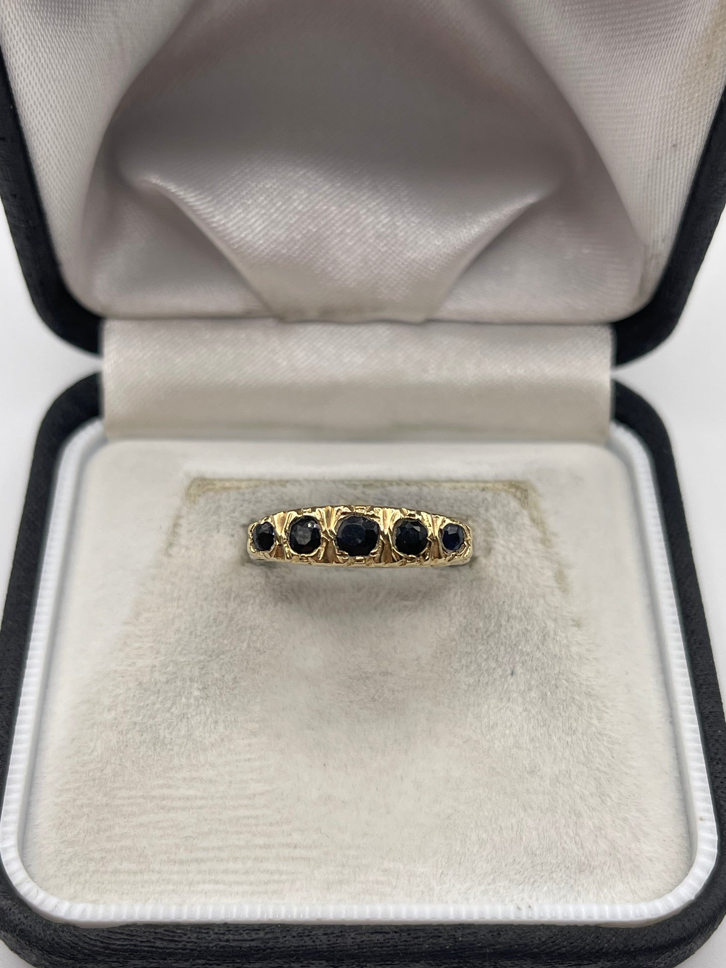 9ct gold sapphire ring