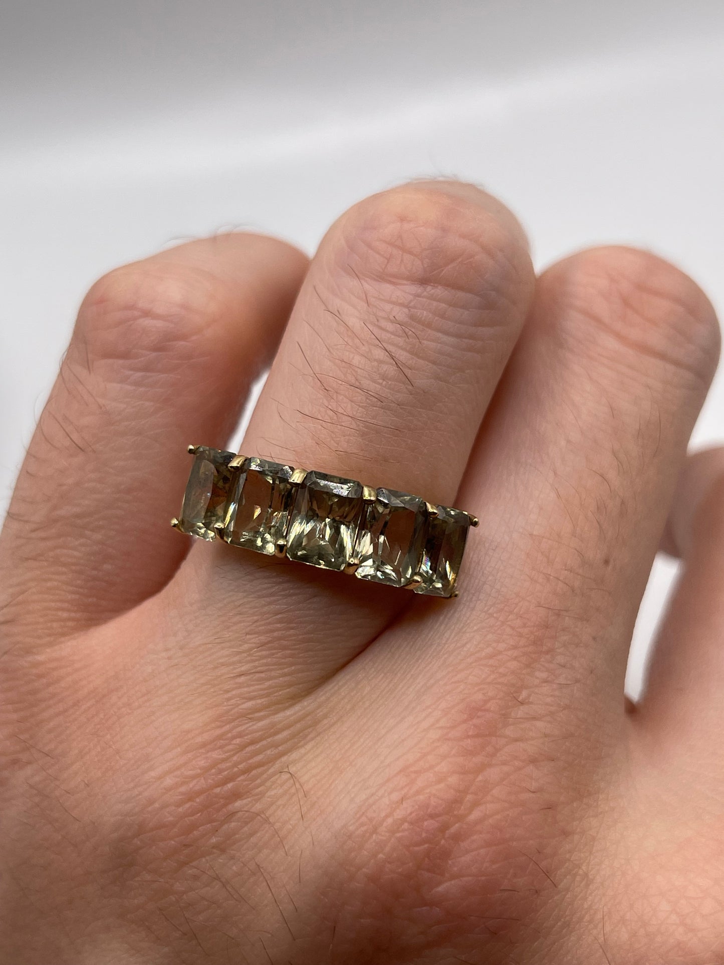 9ct gold quartz ring