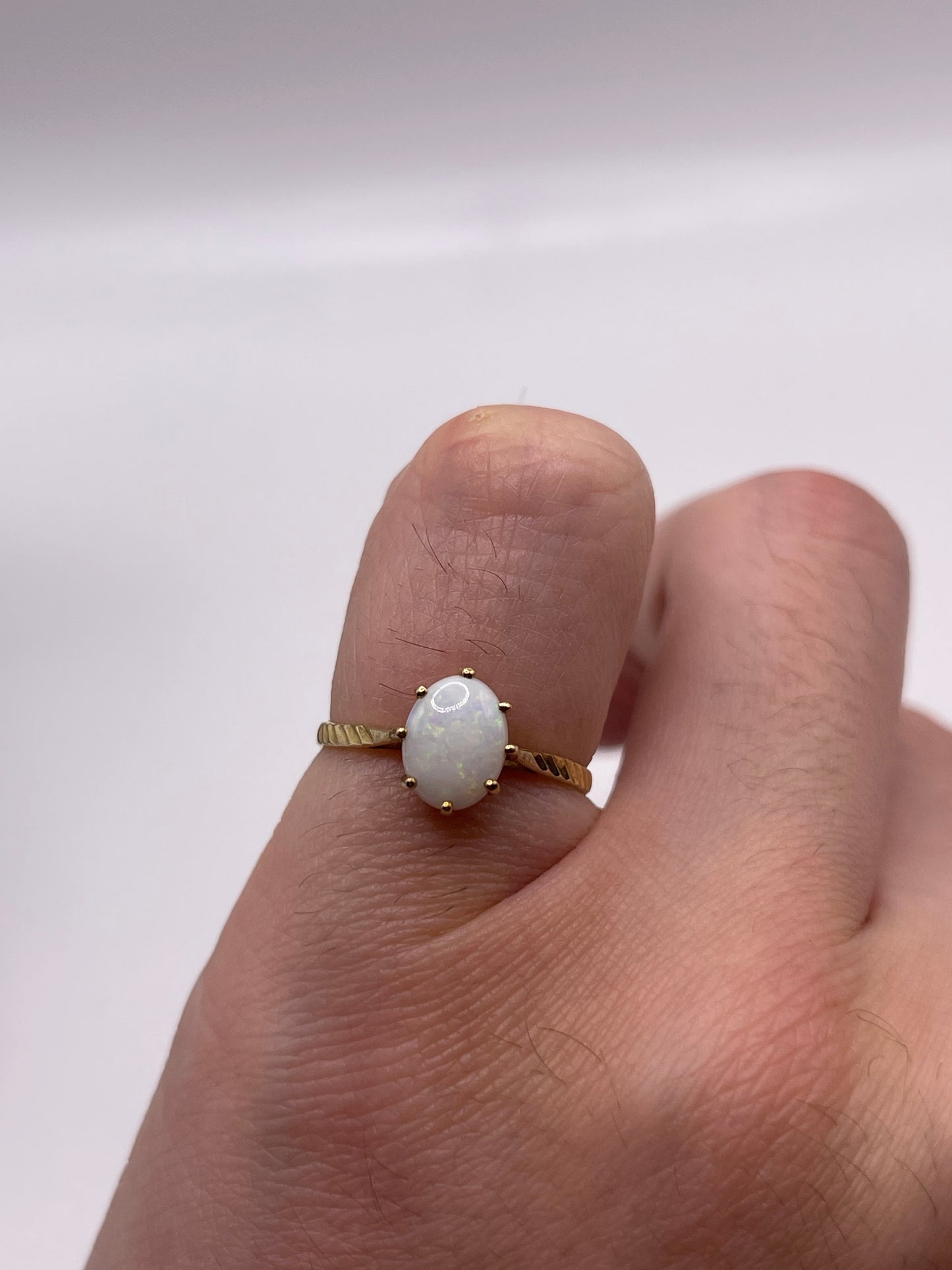9ct gold opal ring
