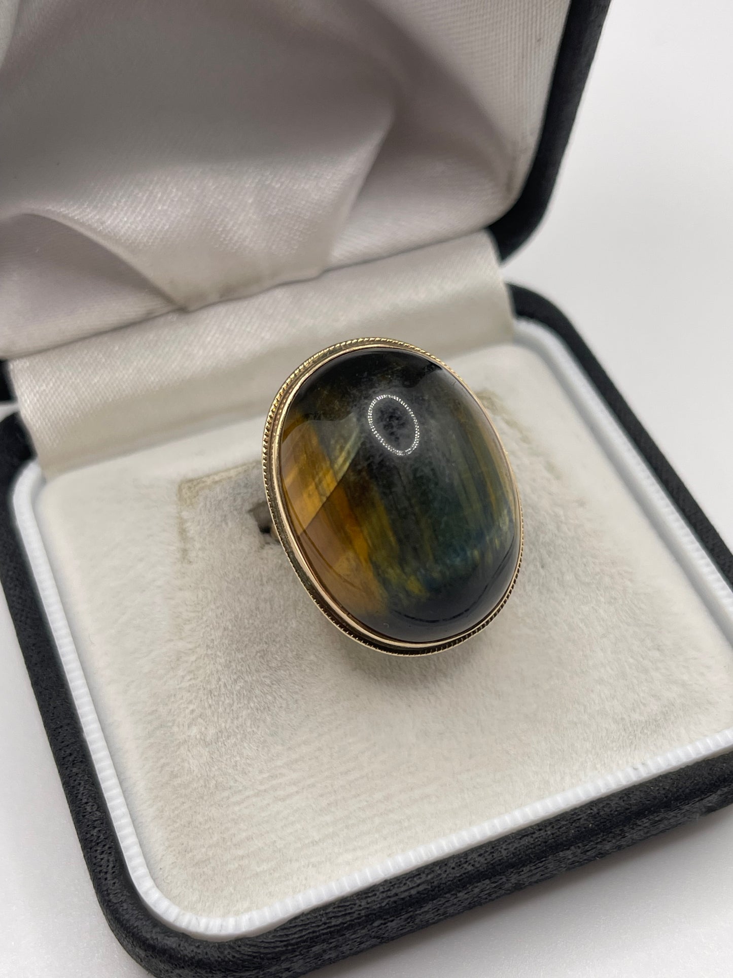 9ct gold tigers eye ring