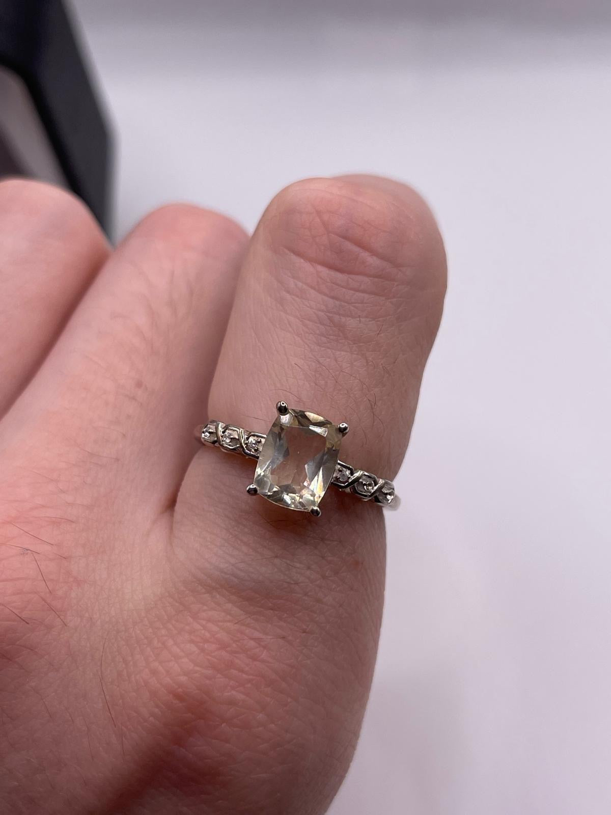 Silver quartz ring