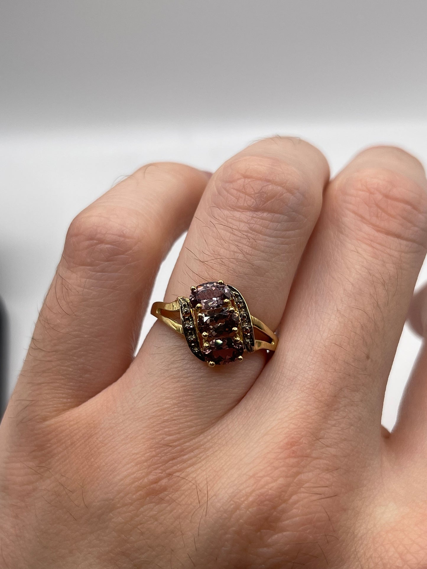 9ct gold quartz and diamond ring