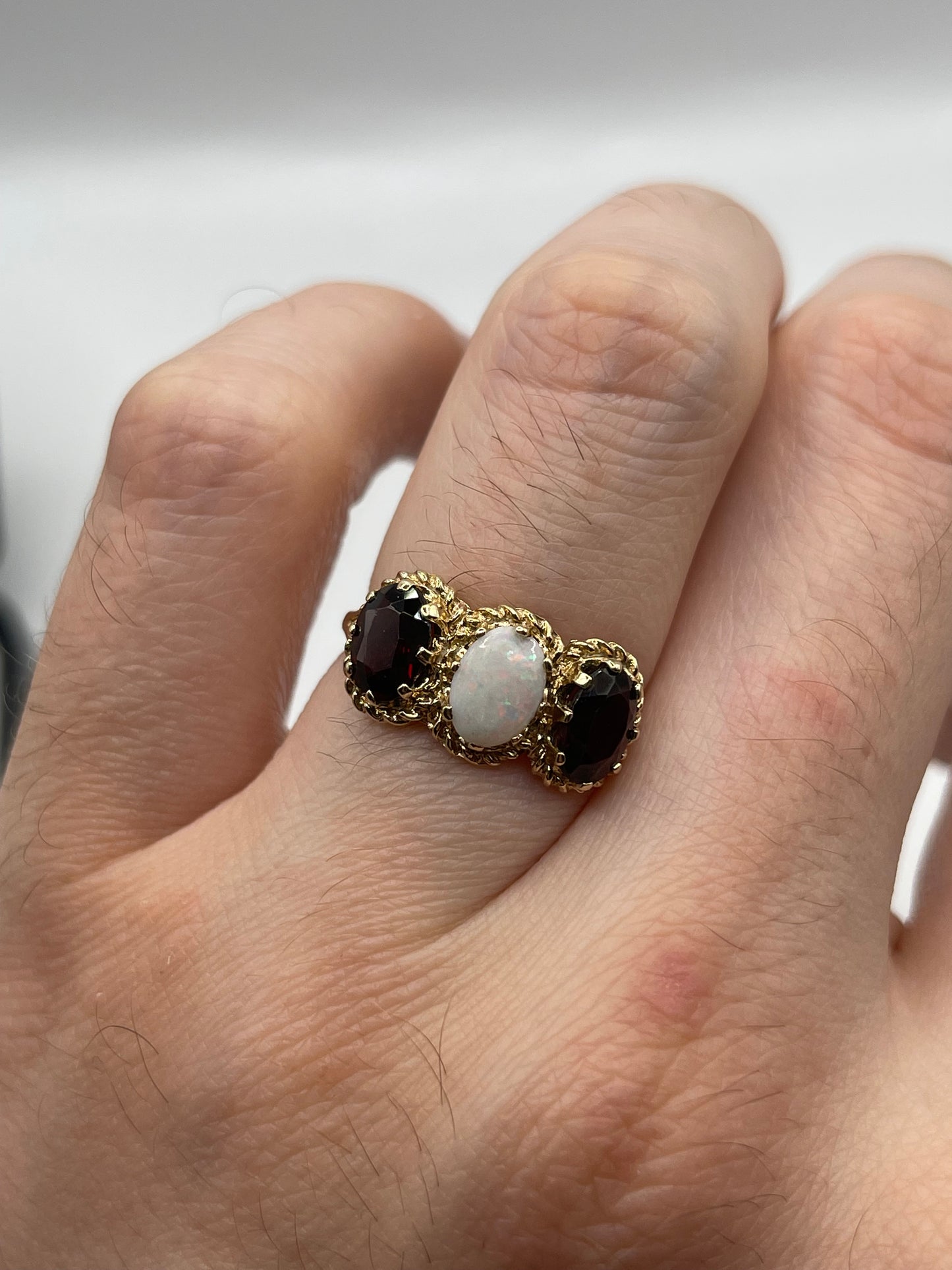 9ct gold opal and garnet ring