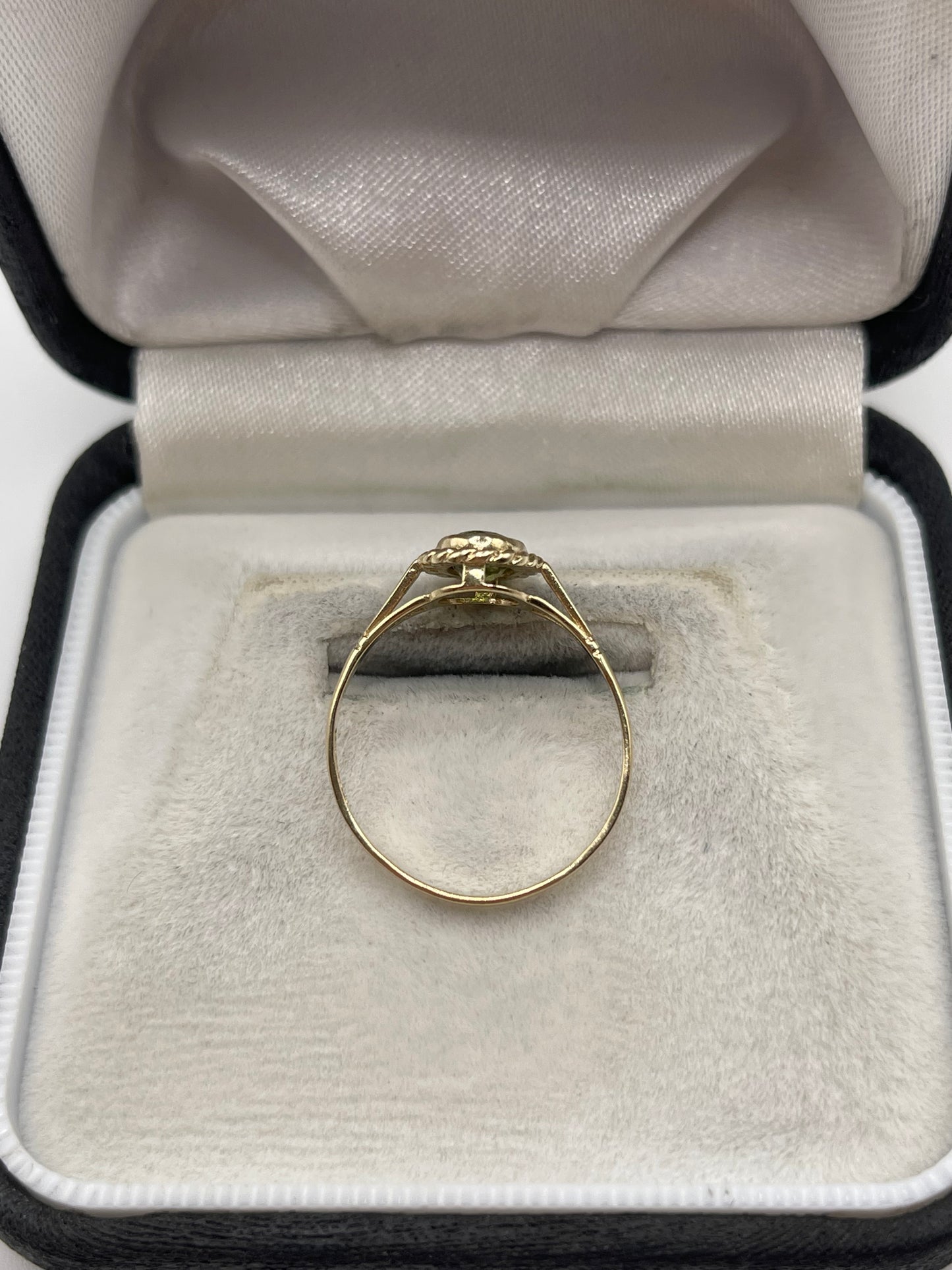 9ct gold quartz ring