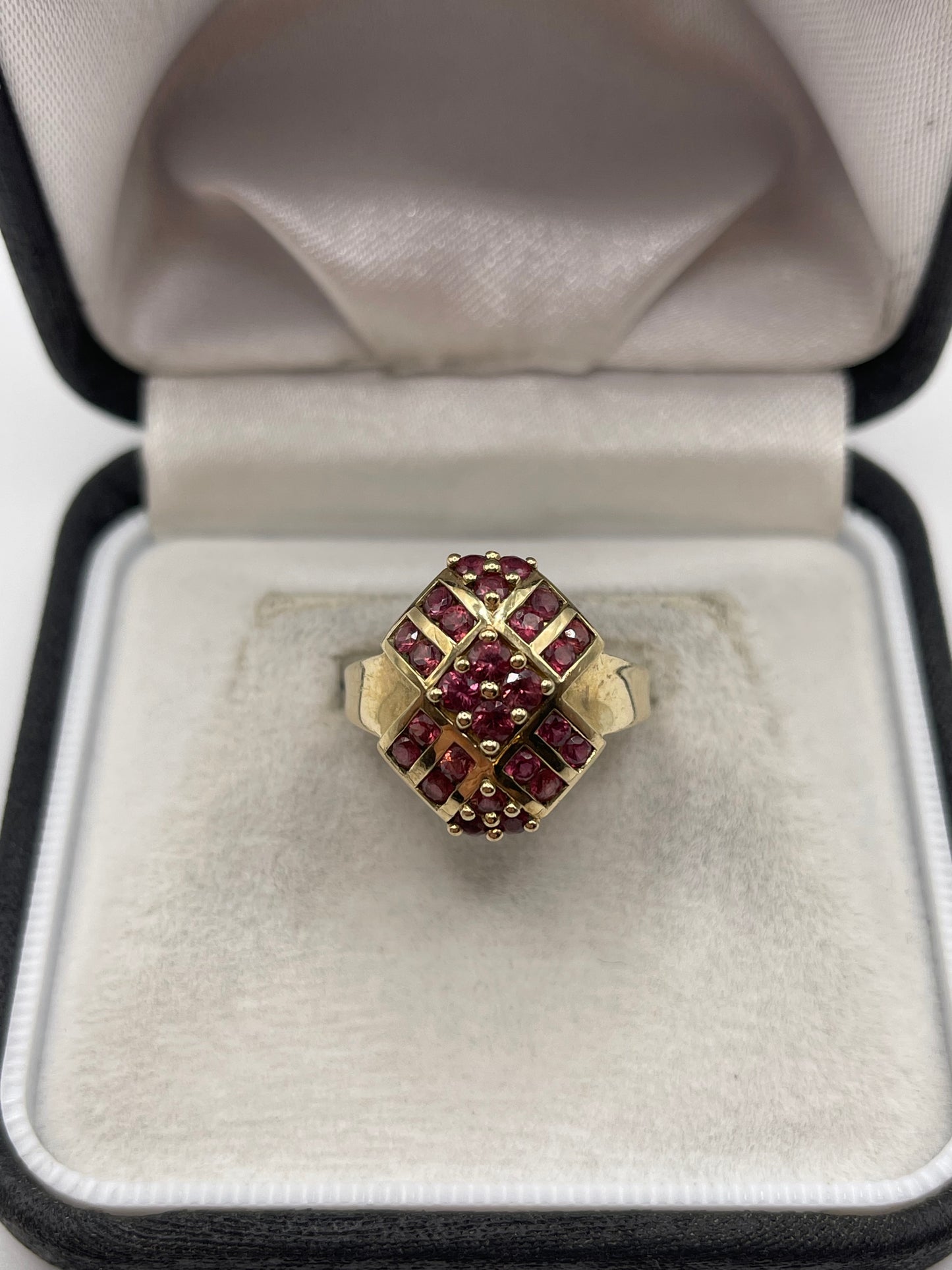9ct gold garnet cluster ring