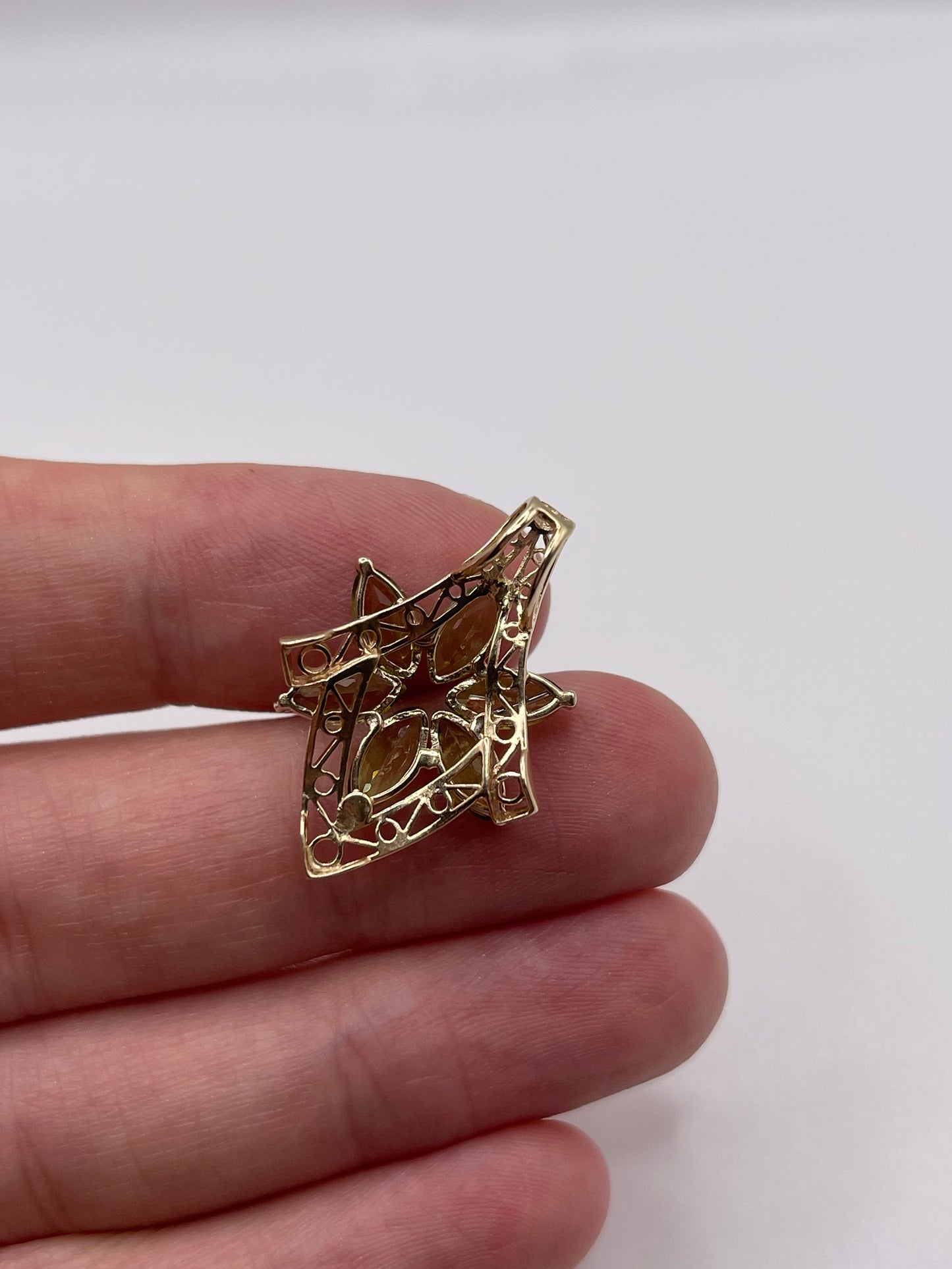 9ct gold peridot cluster pendant