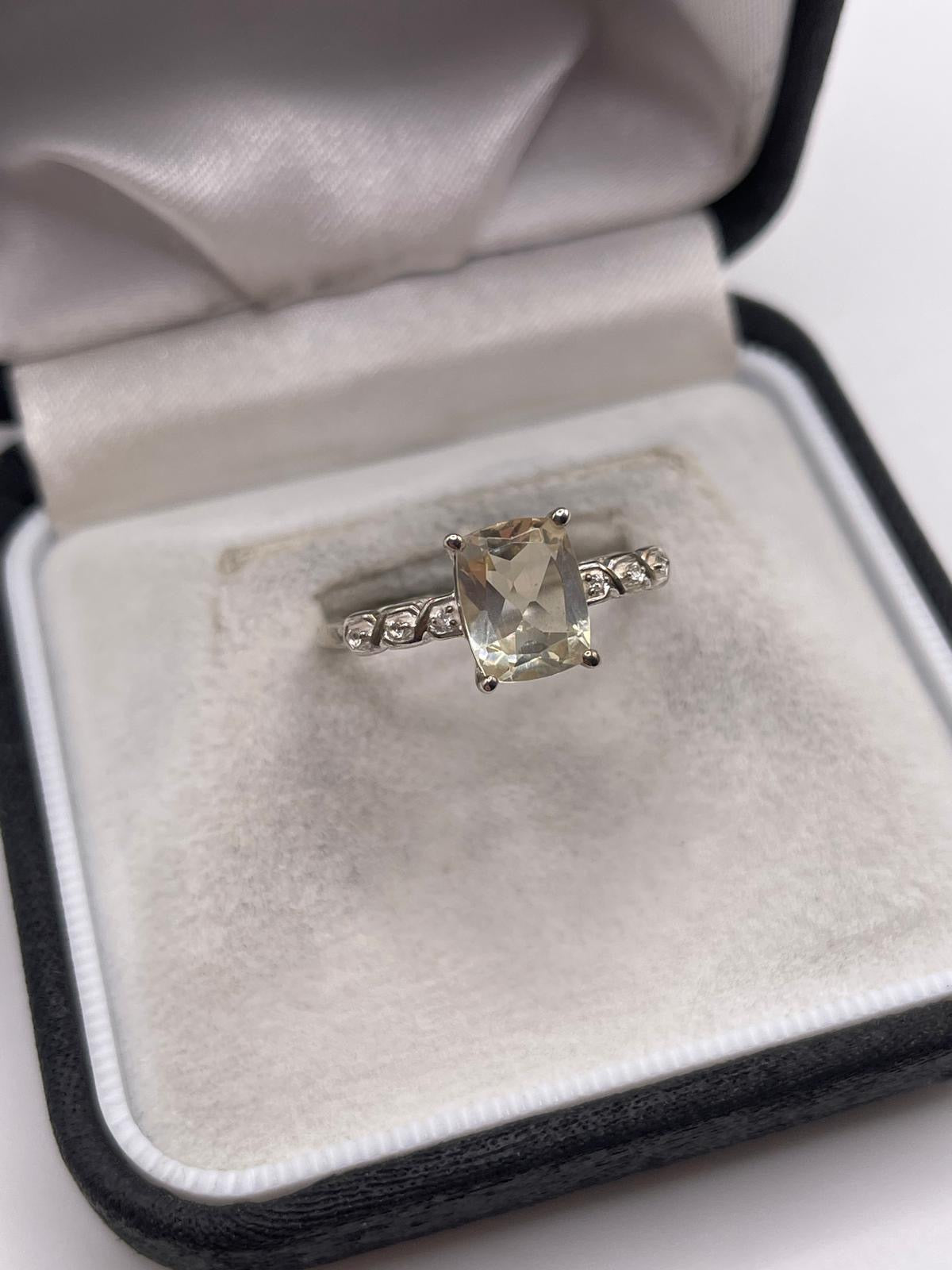 Silver quartz ring