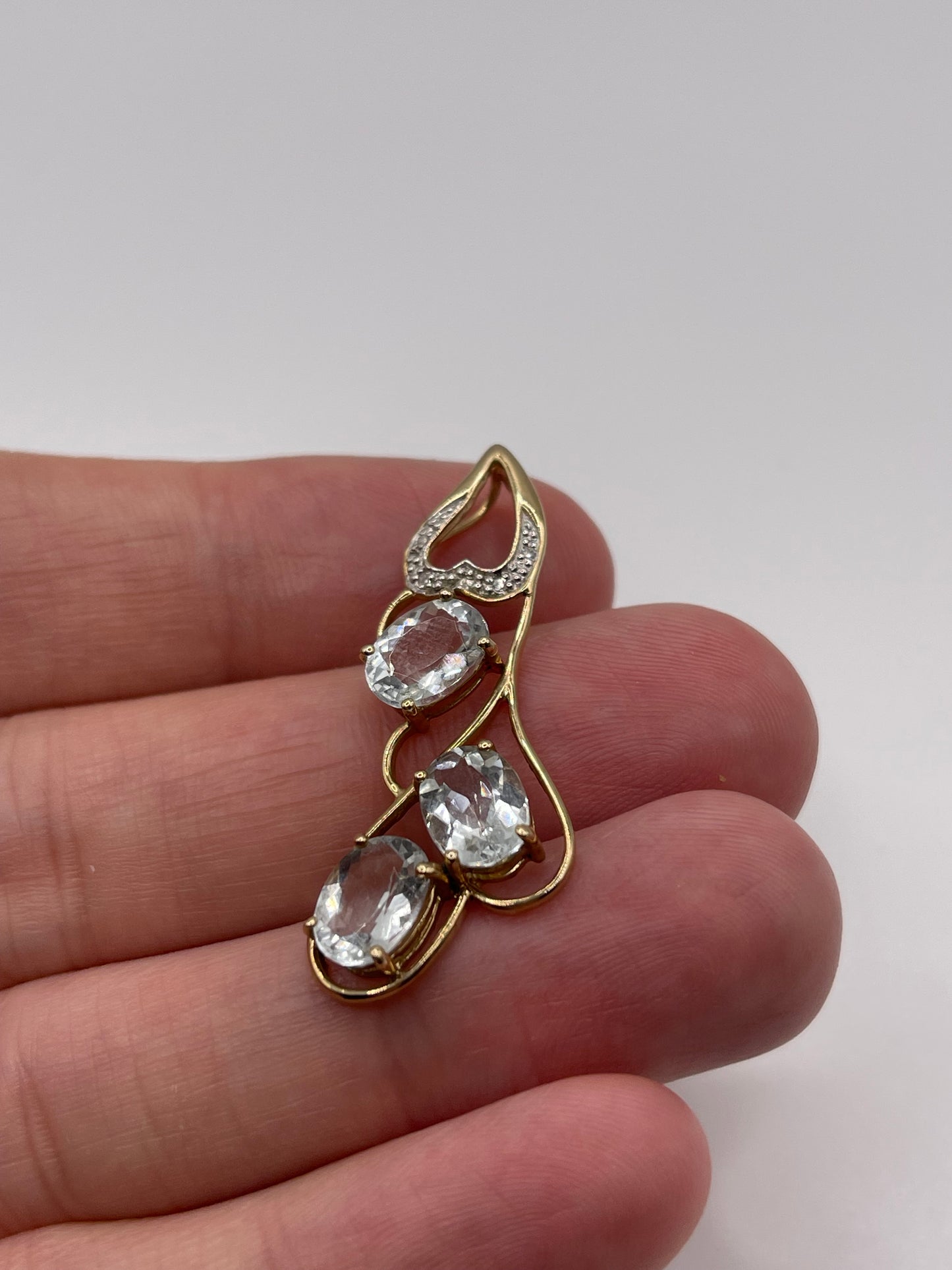 9ct gold aquamarine and diamond pendant