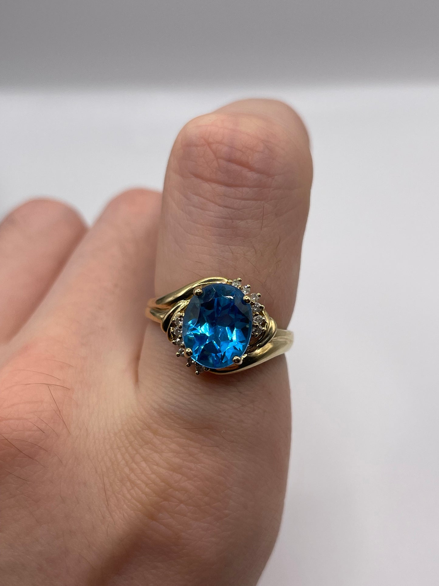 9ct gold topaz and diamond ring
