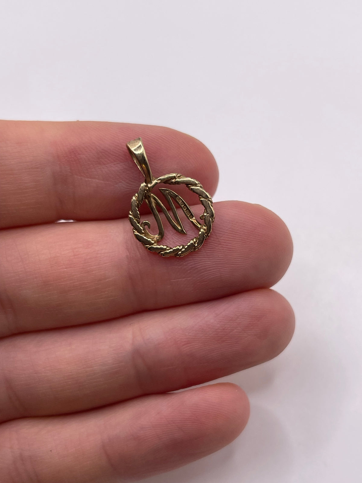 9ct gold initial M pendant