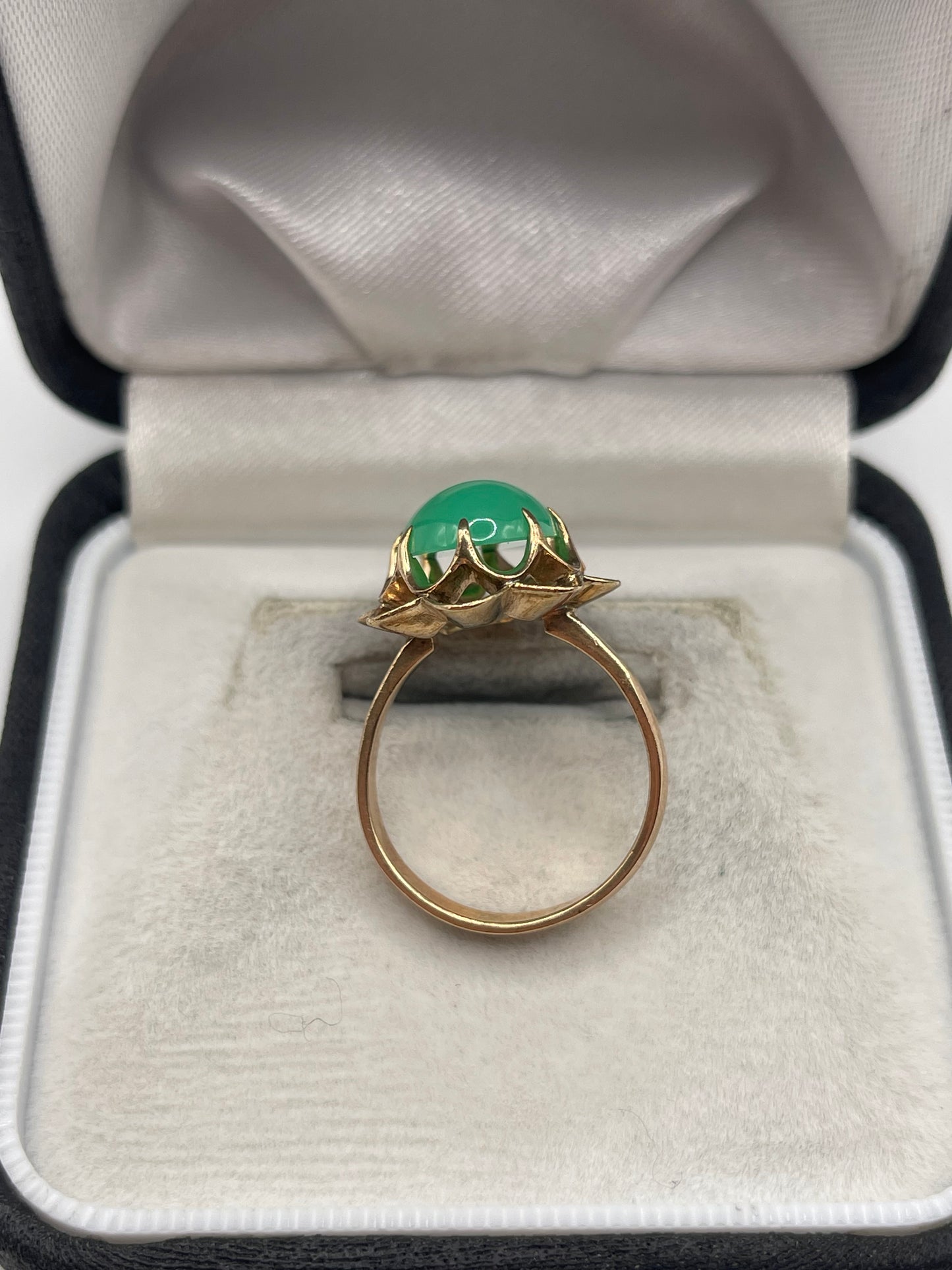 14ct gold chrysoprase ring