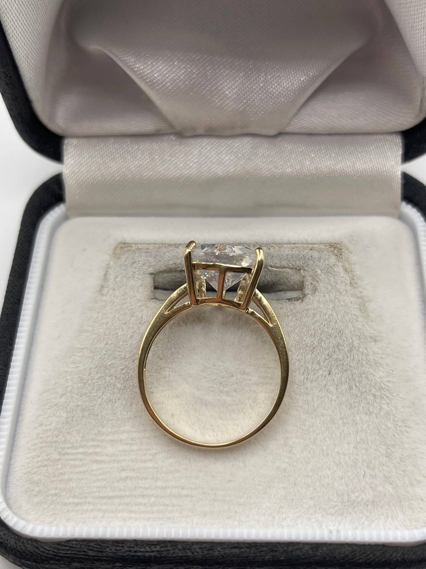 9ct gold quartz ring