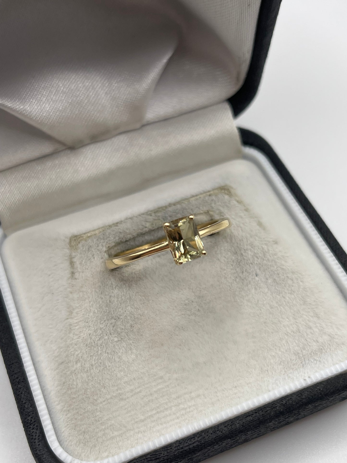 14ct gold quartz ring