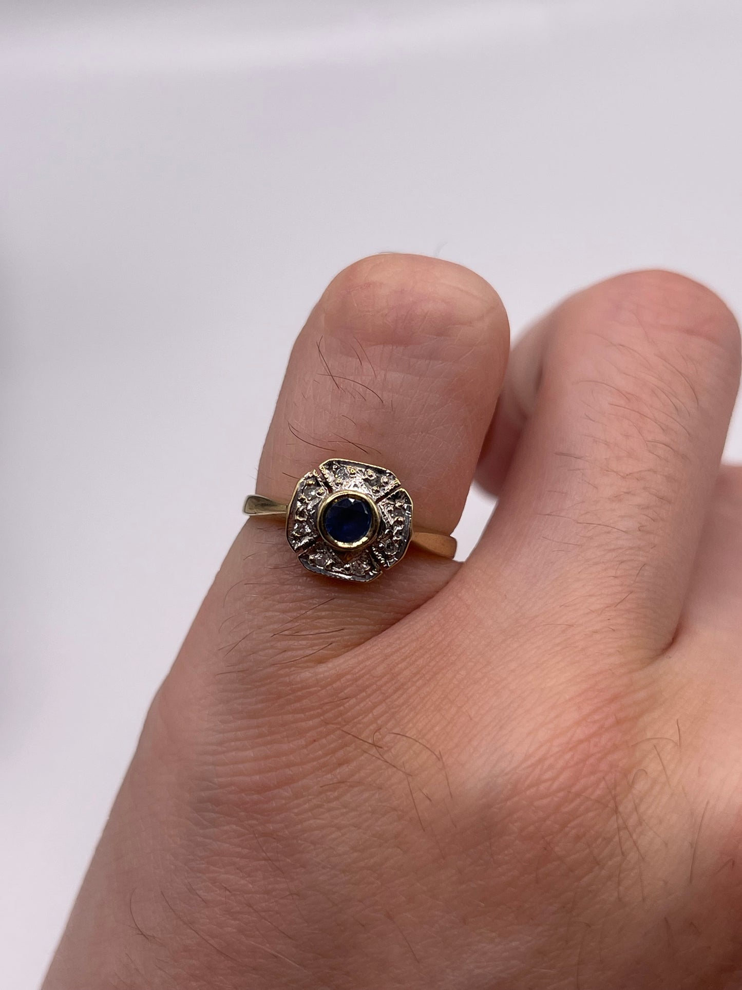 9ct gold sapphire and diamond ring