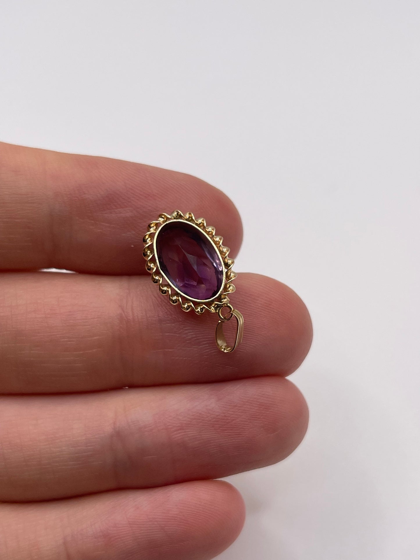 9ct gold amethyst pendant