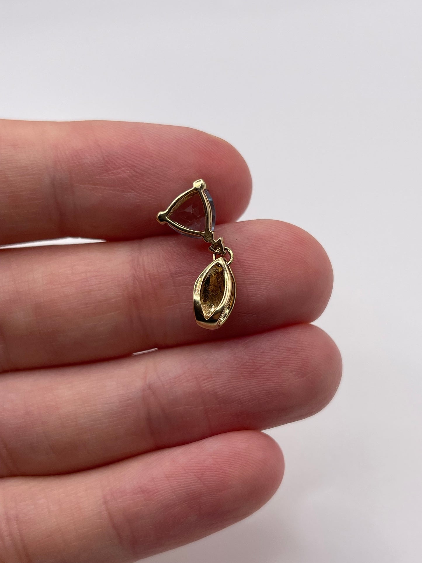 9ct gold topaz and diamond pendant