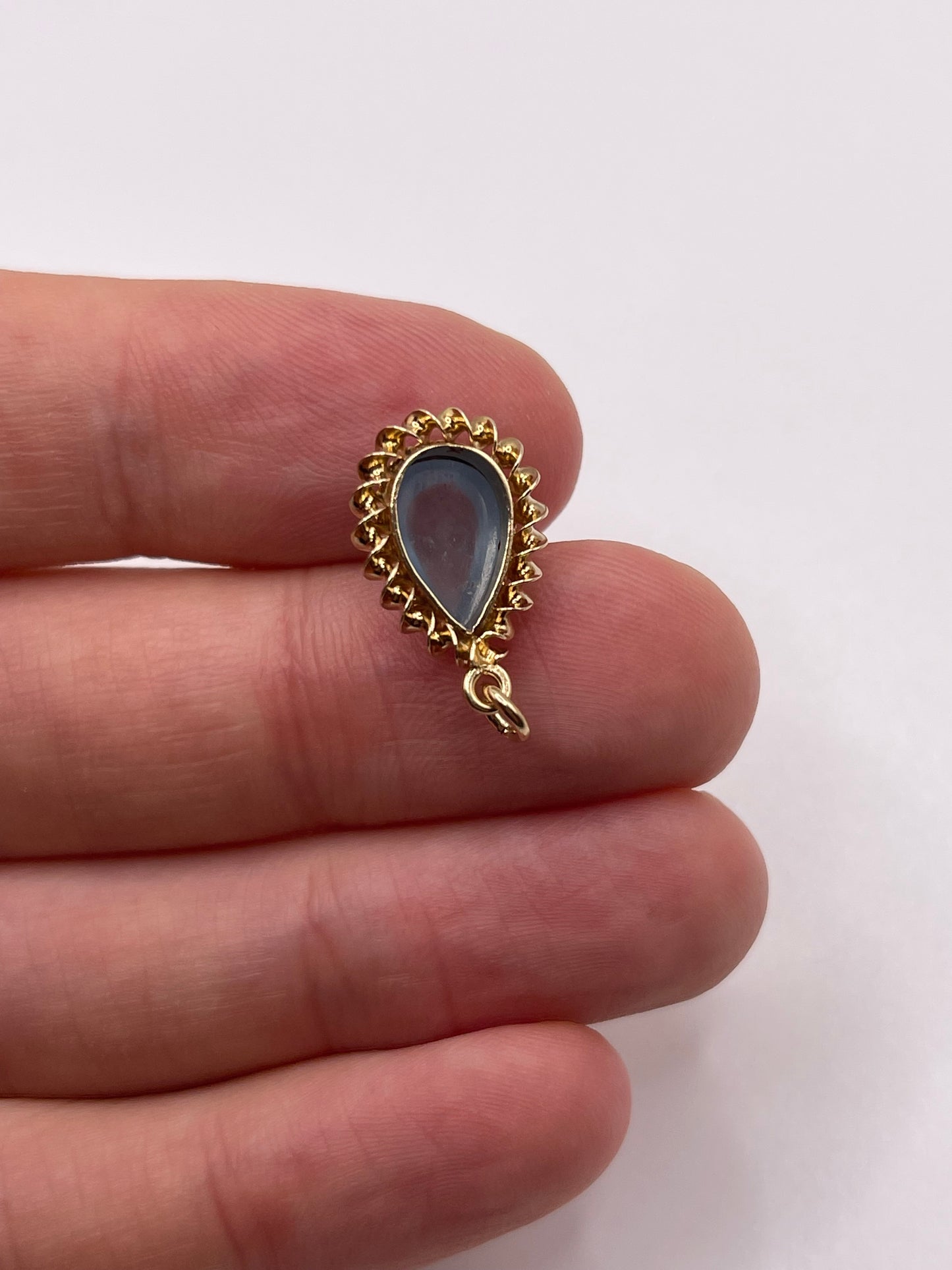 9ct gold cabochon topaz pendant