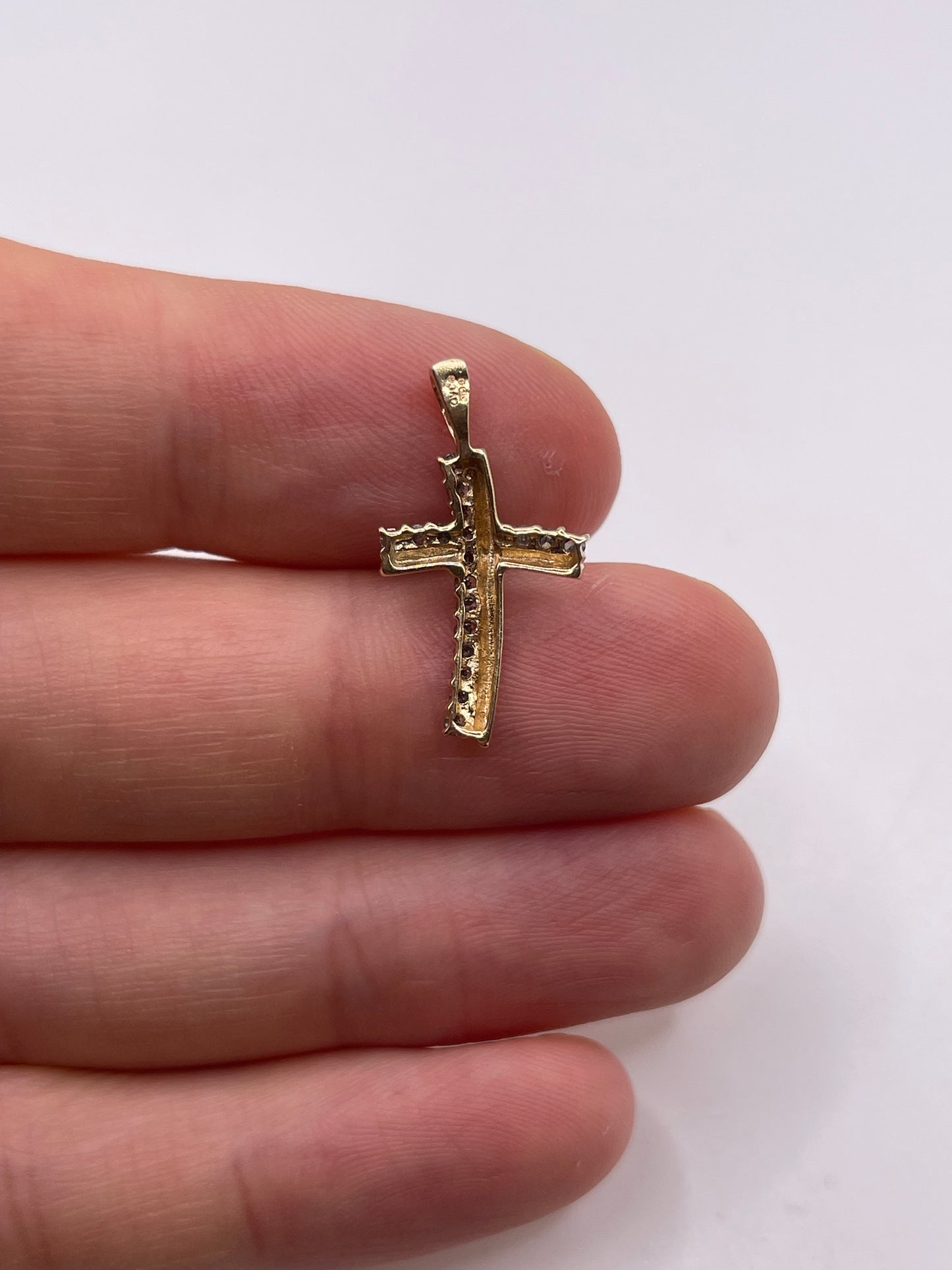9ct gold diamond cross pendant
