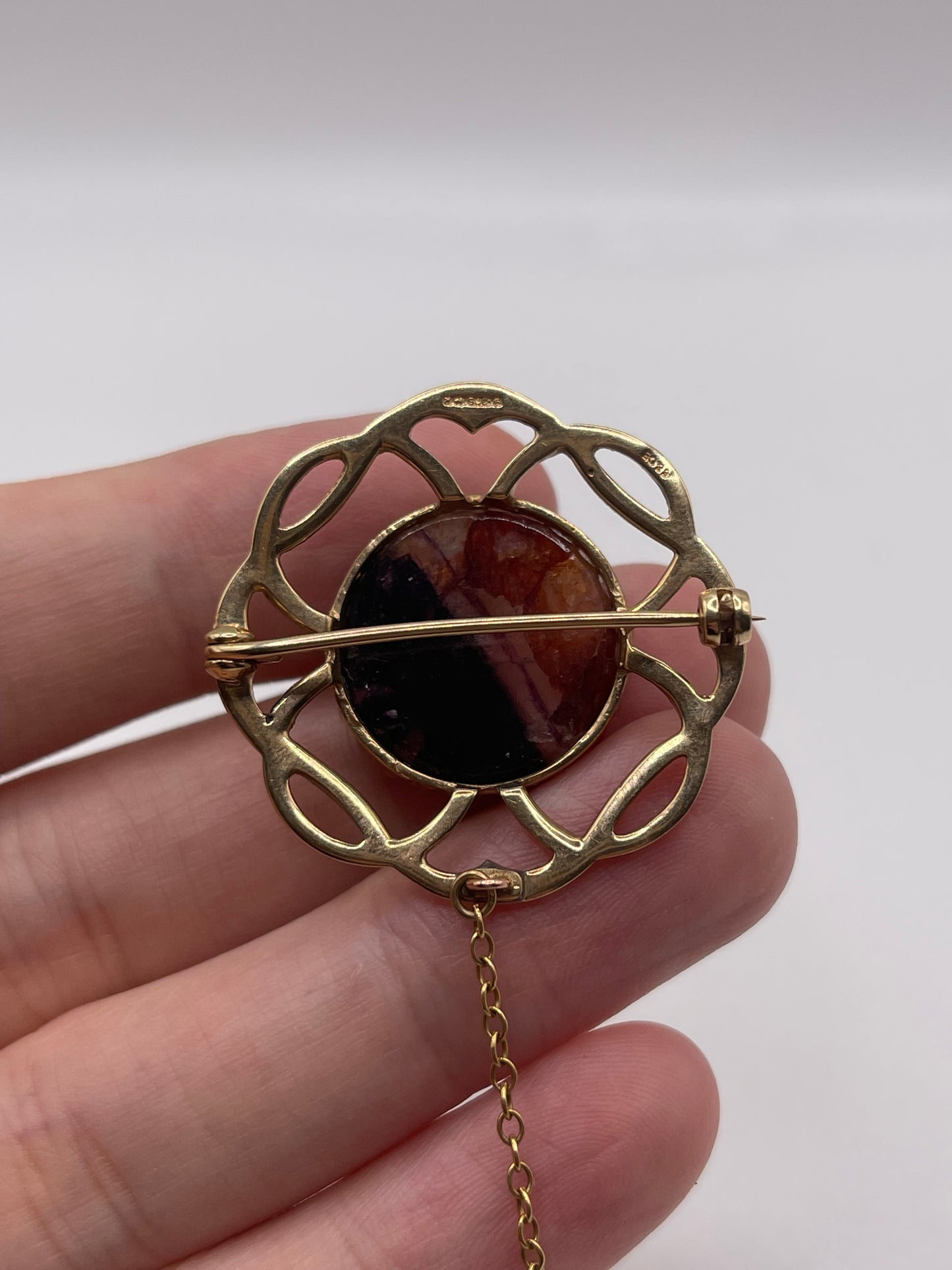 9ct gold blue John brooch