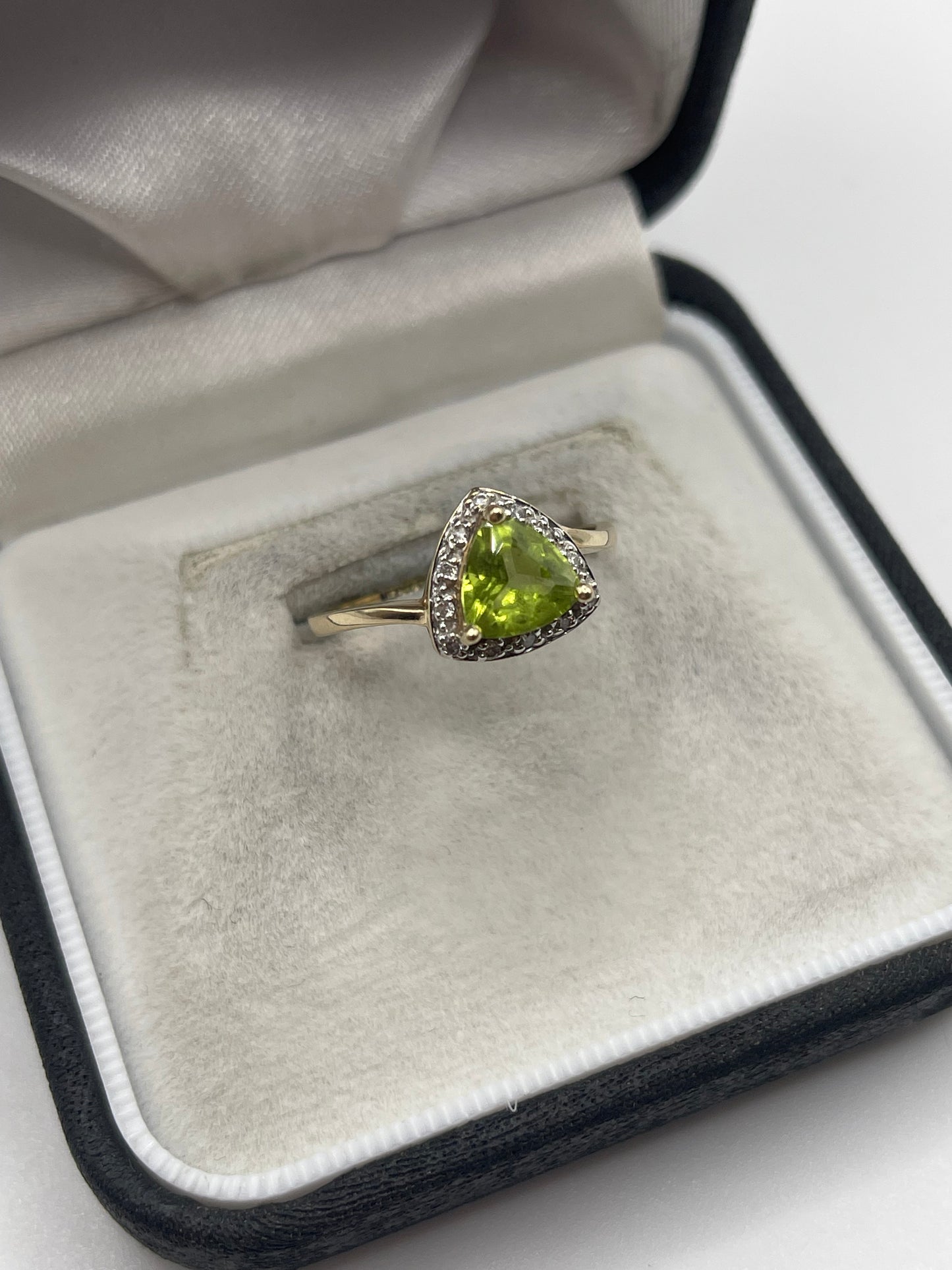 9ct gold peridot and diamond ring