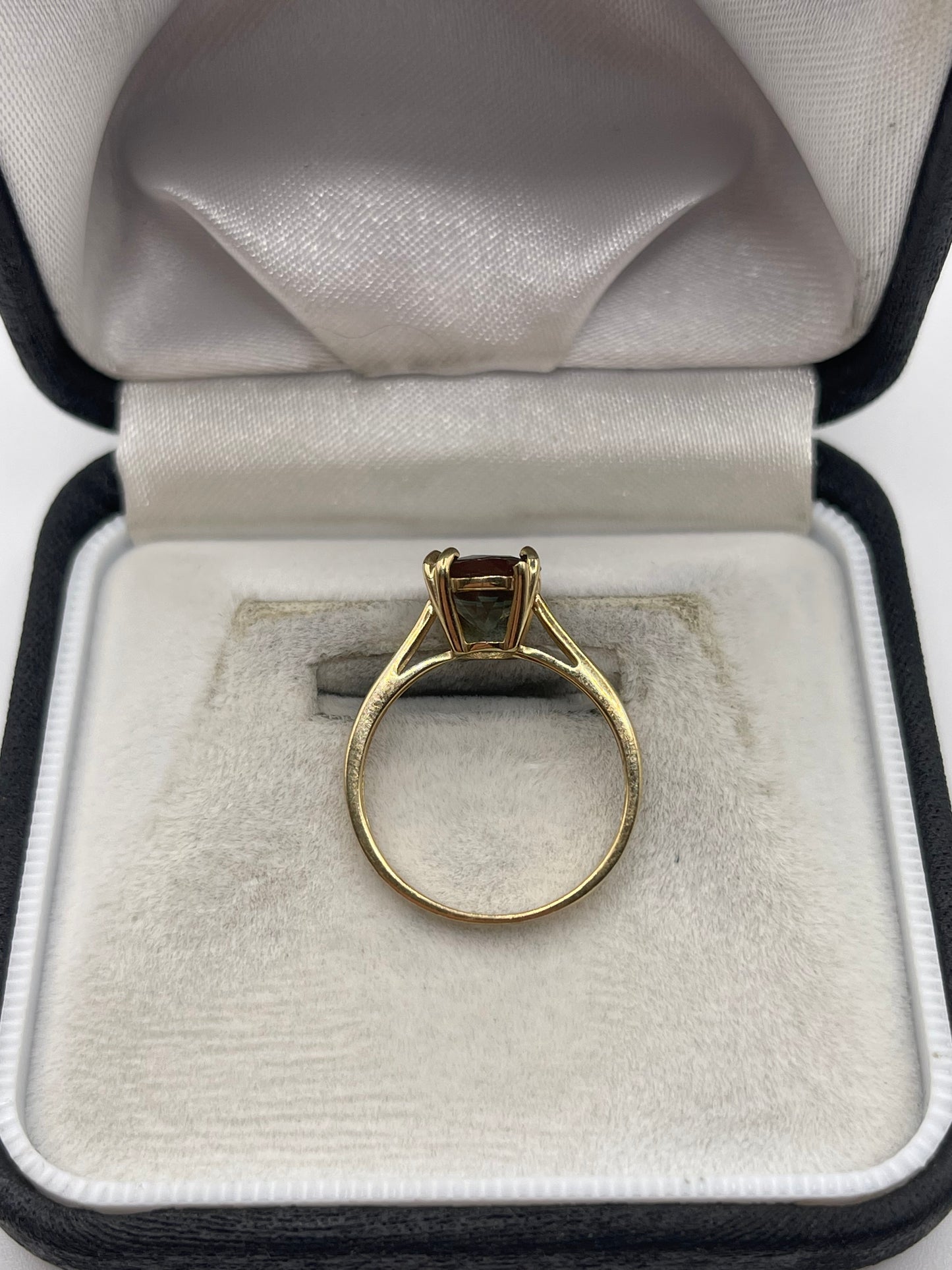 9ct gold quartz ring