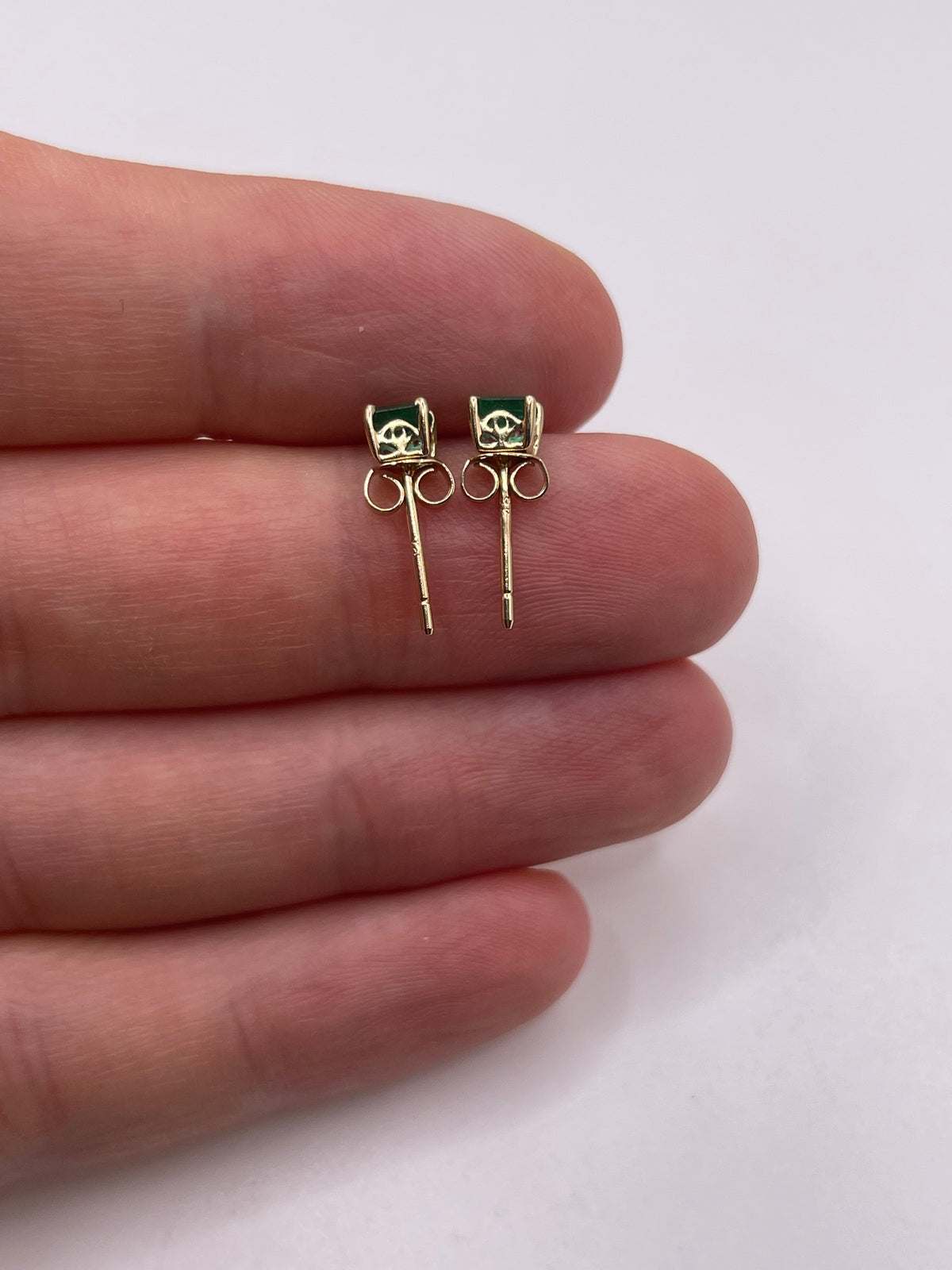 9ct gold emerald earrings
