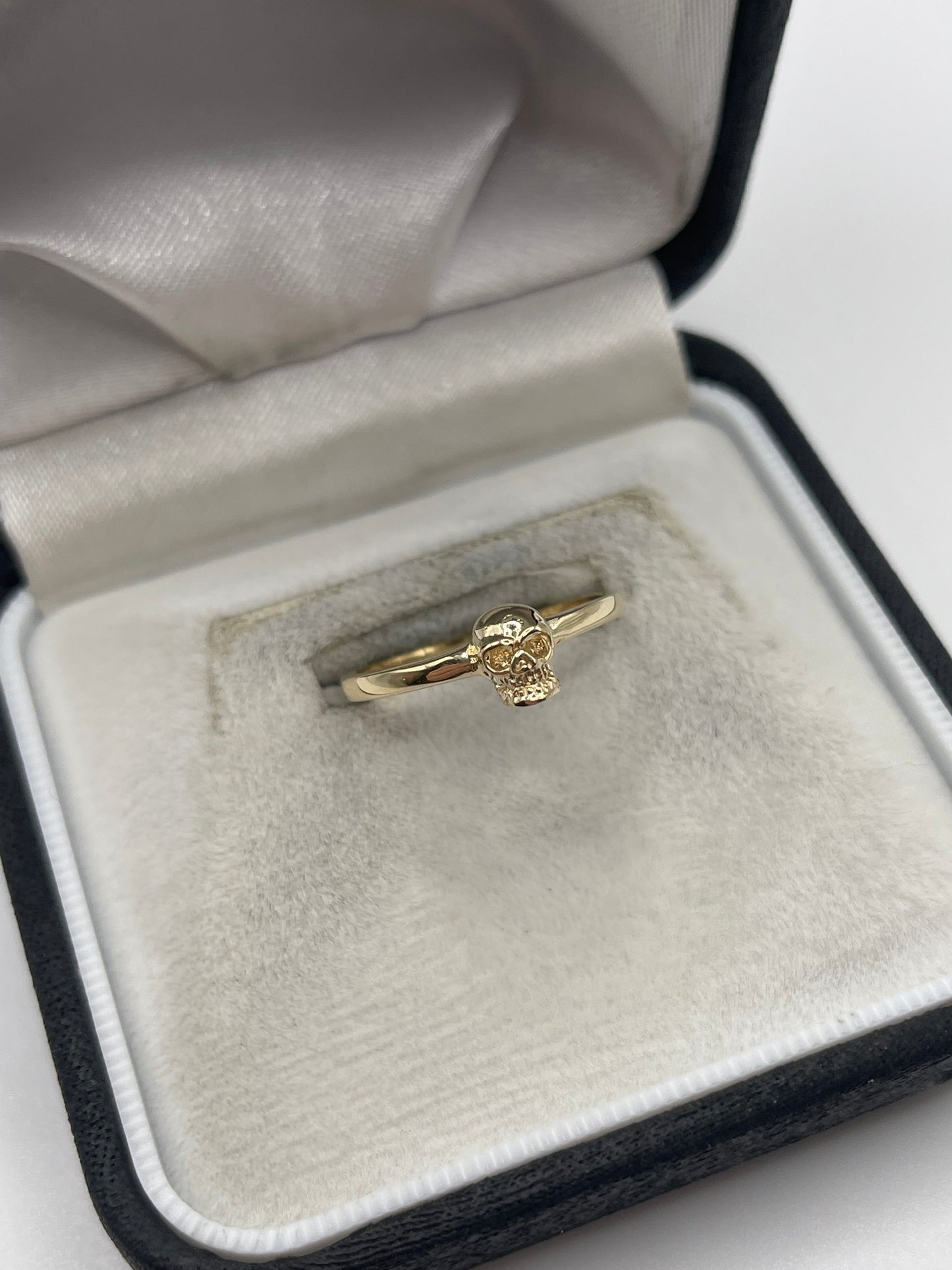 9ct gold skull ring
