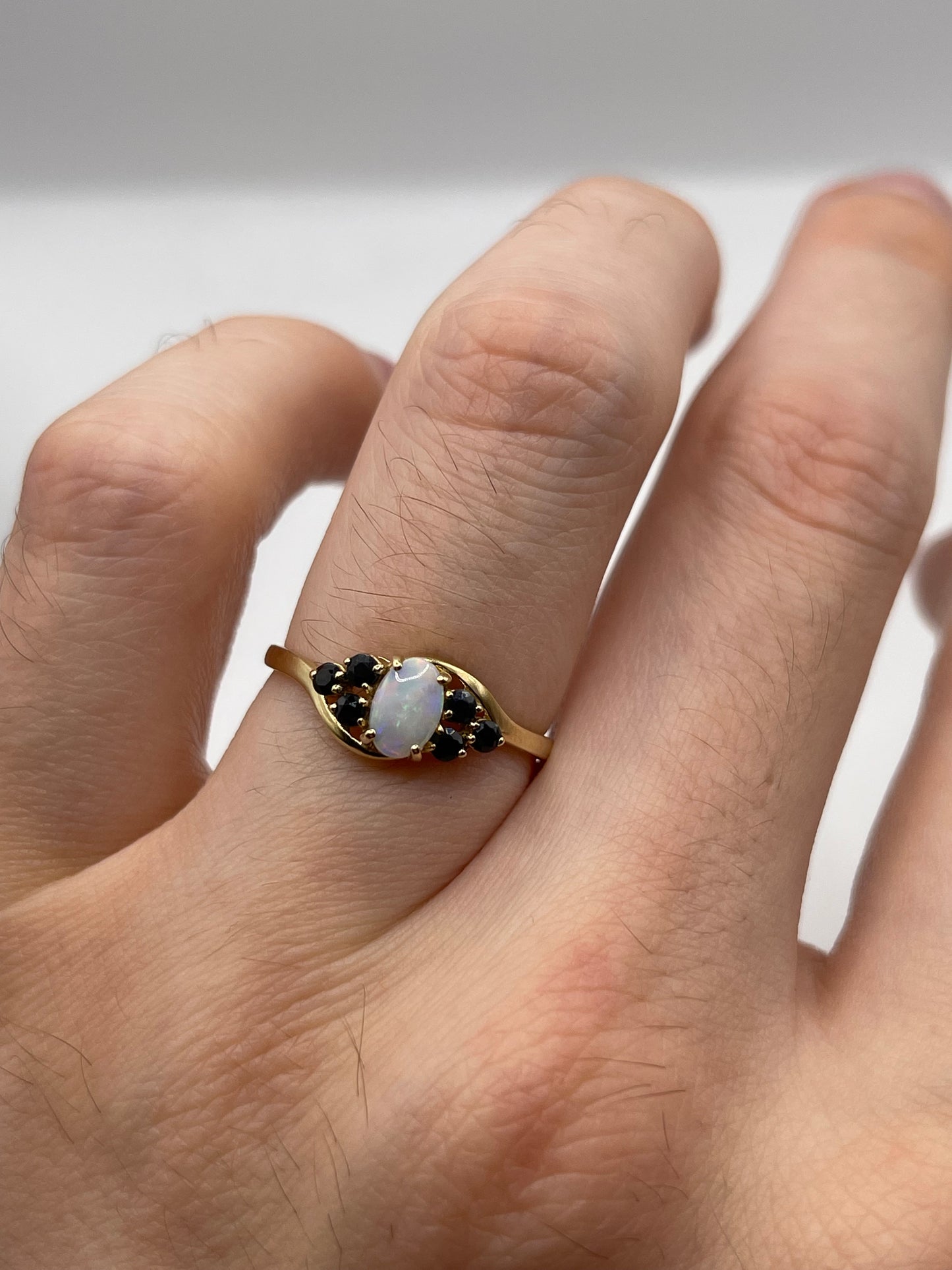 9ct gold opal and sapphire ring