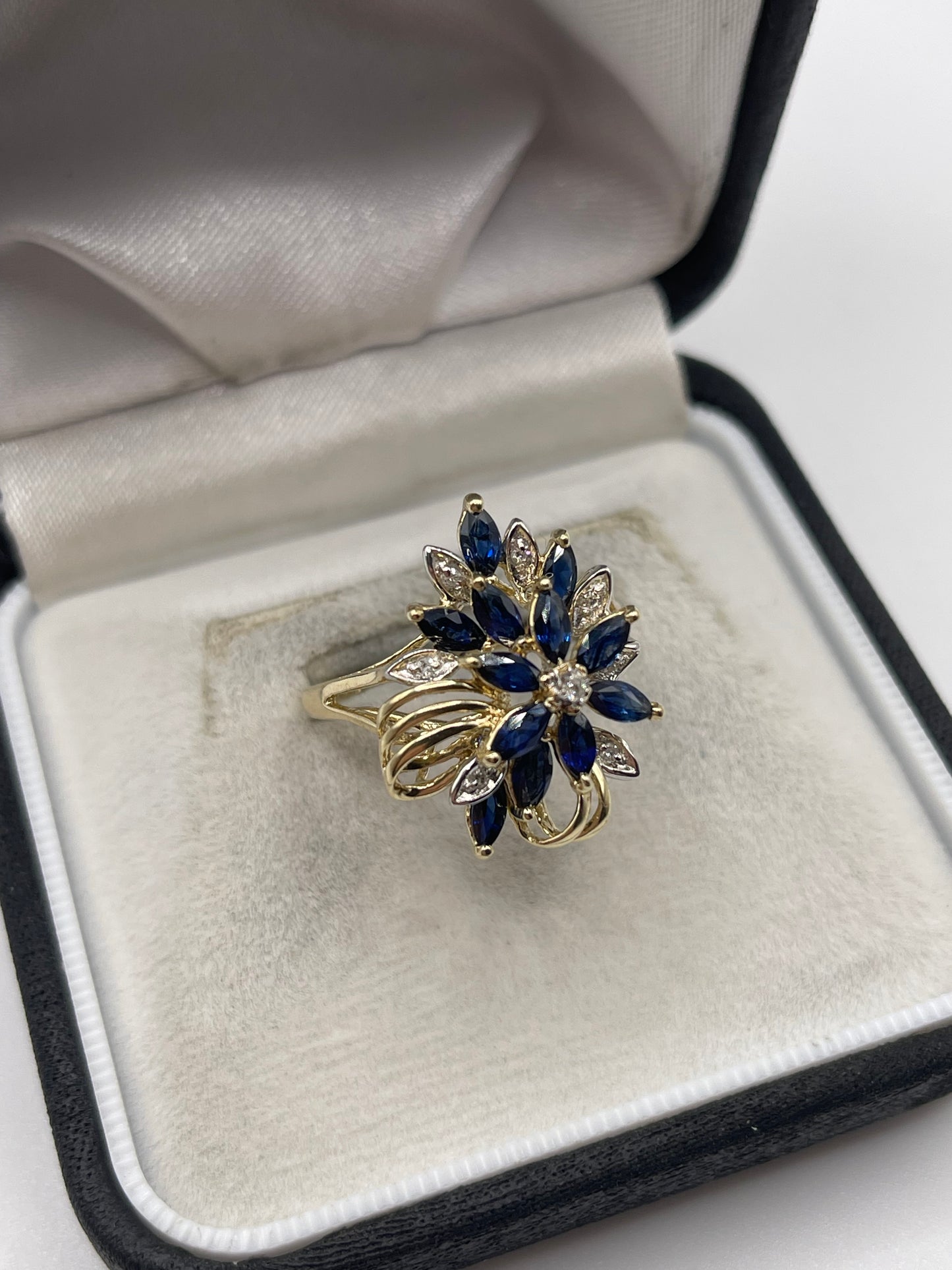 9ct gold sapphire and diamond ring