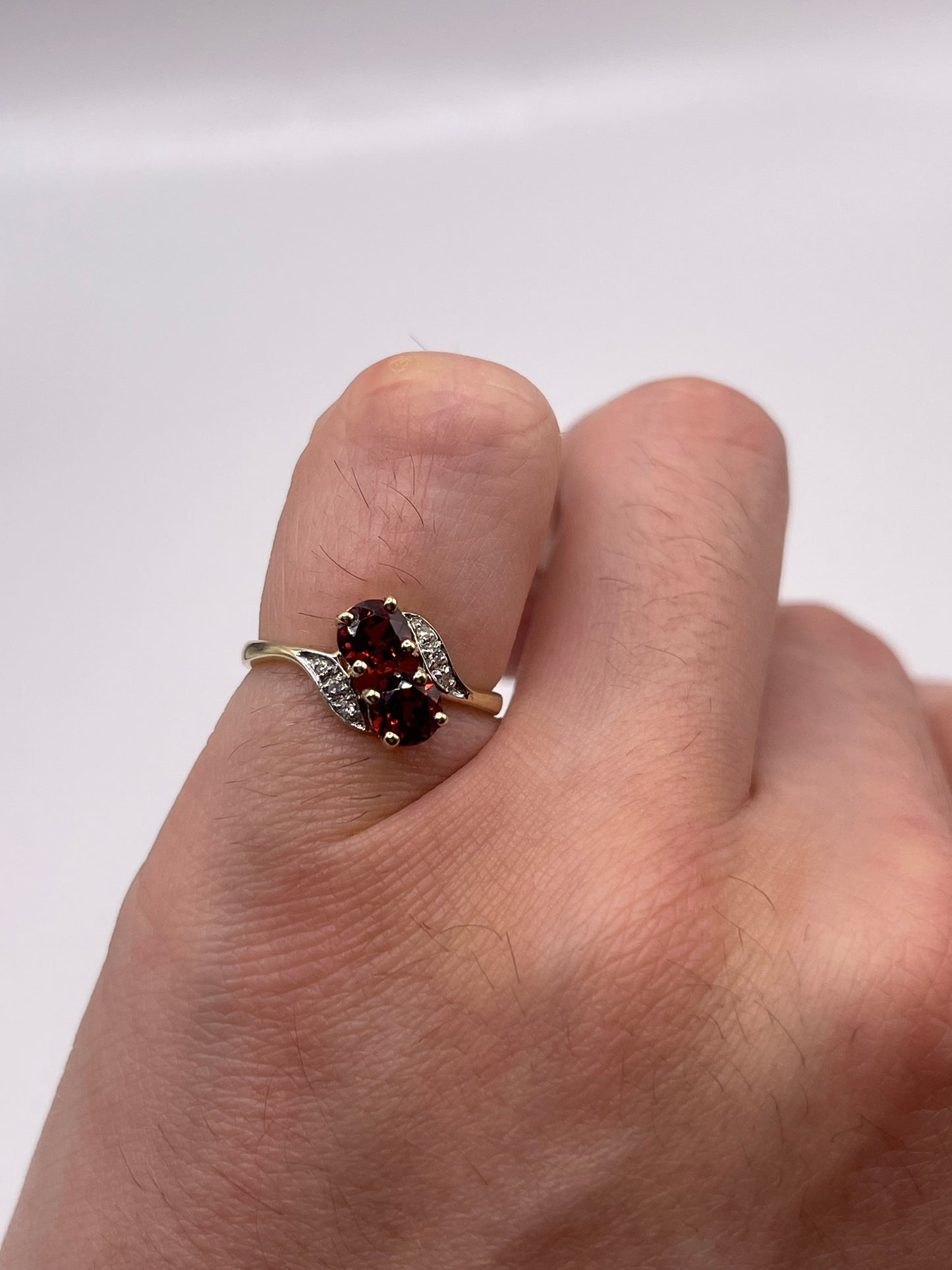9ct gold garnet and diamond ring