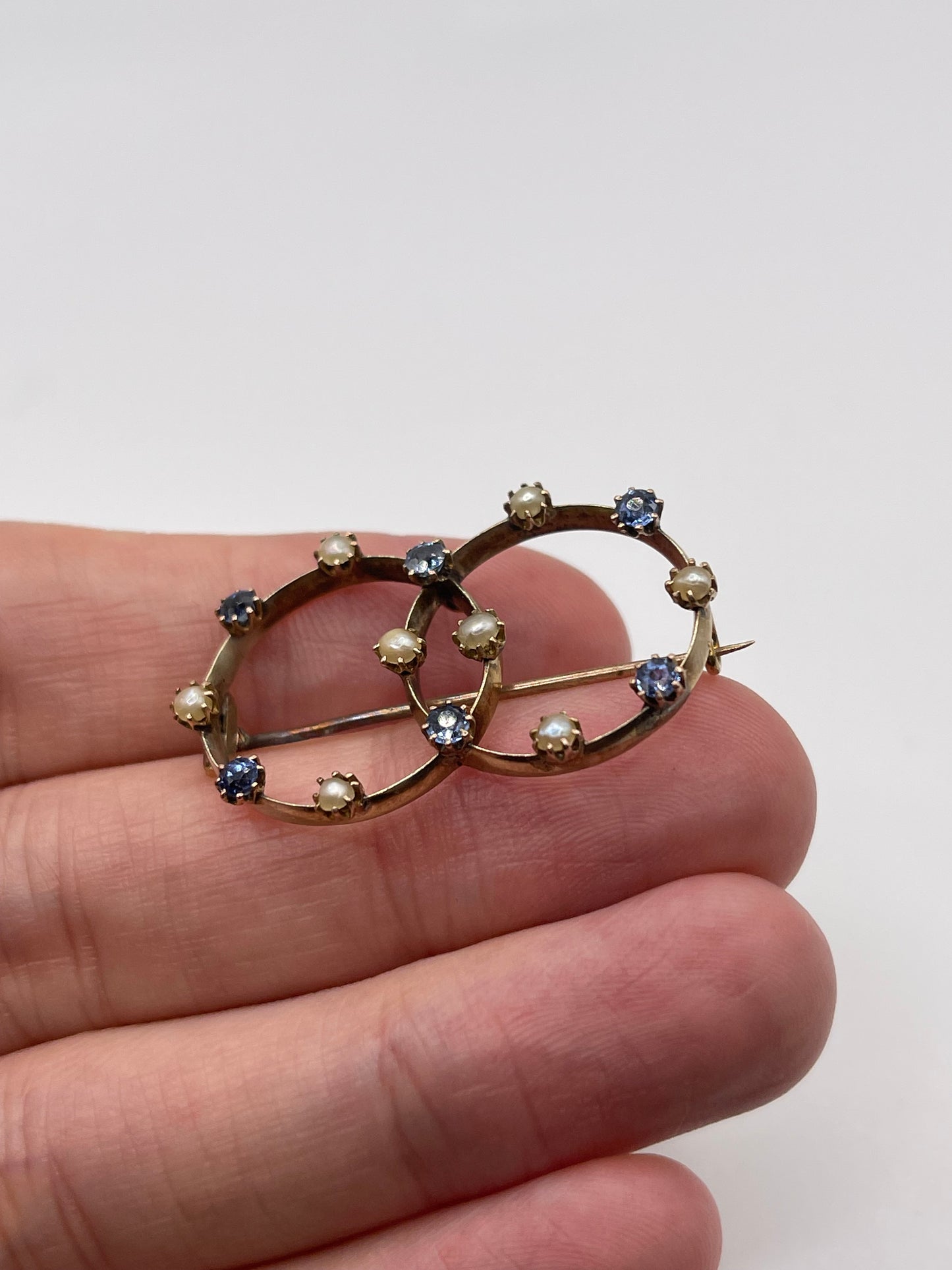 9ct gold sapphire and pearl brooch
