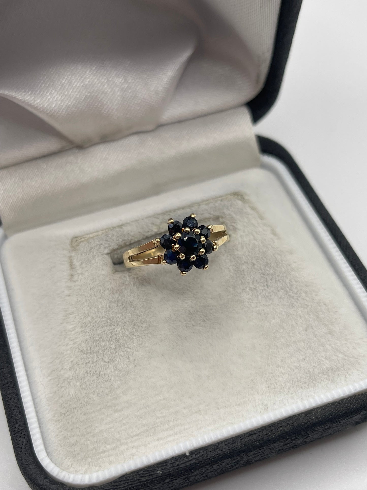 9ct gold sapphire cluster ring