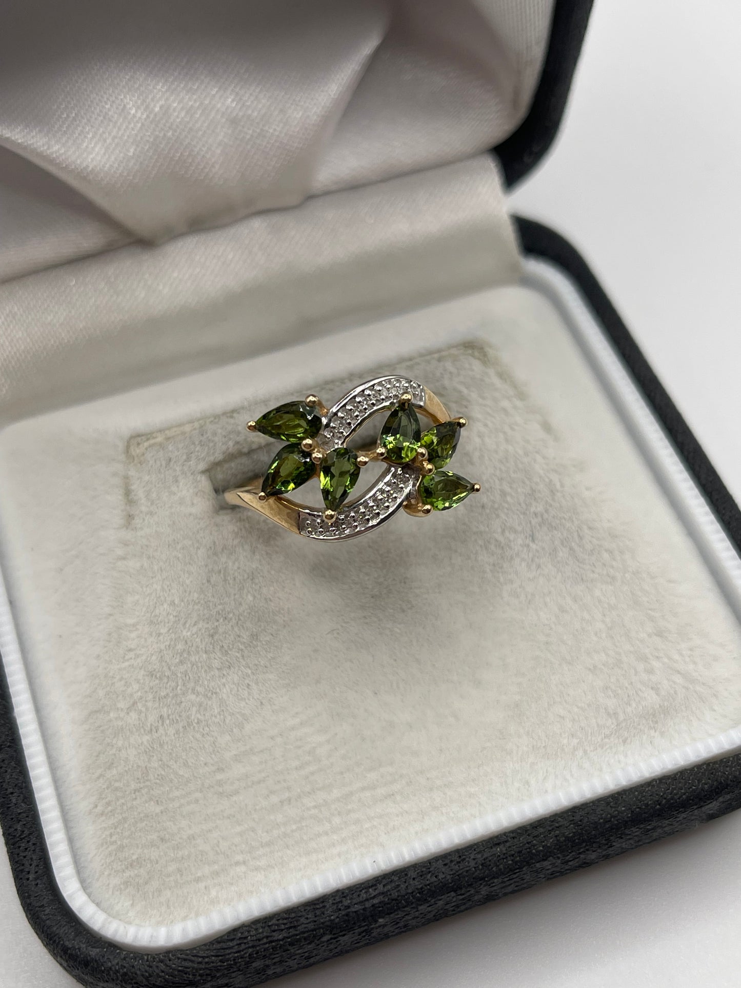 9ct gold diopside and diamond ring