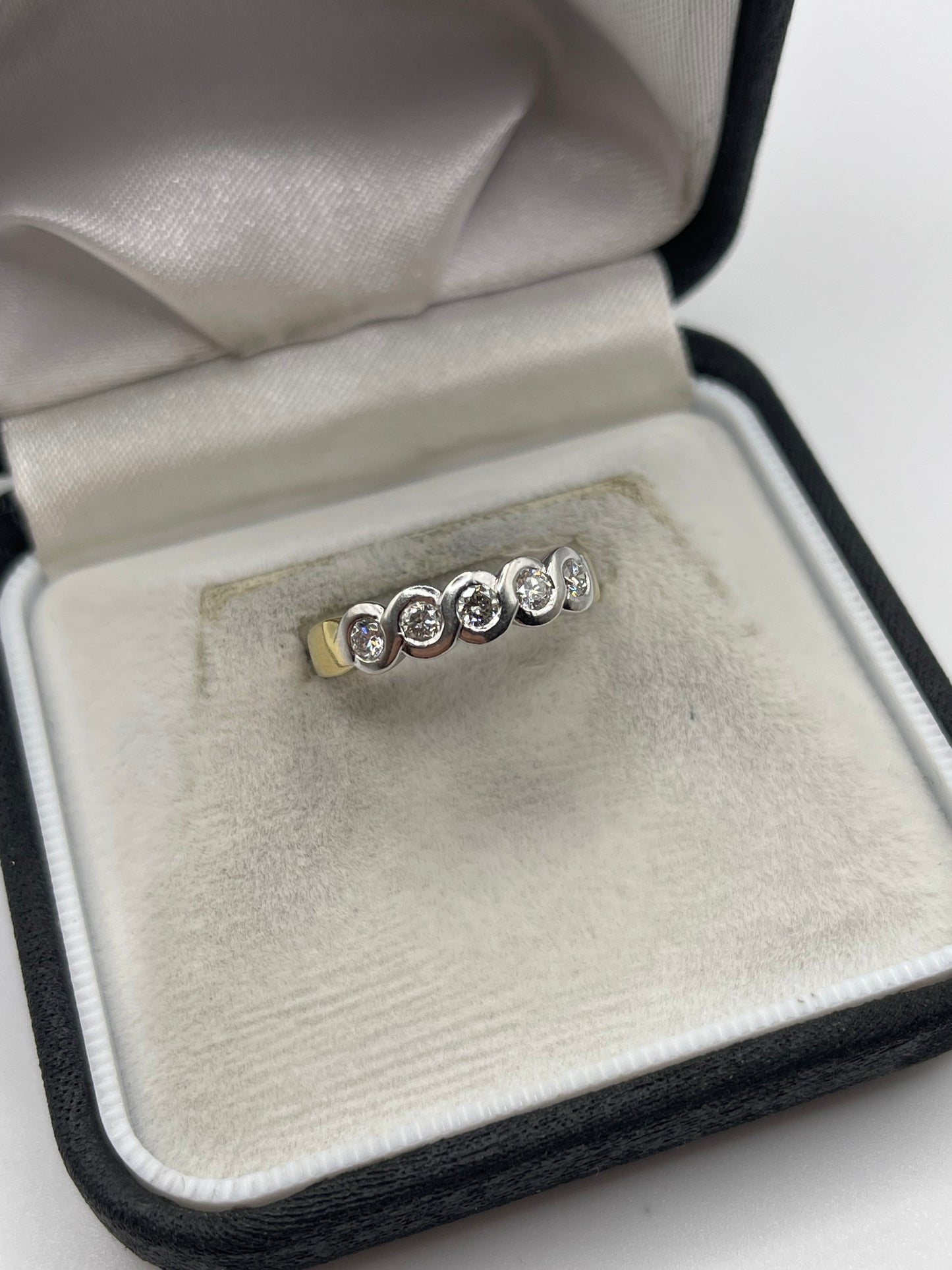 18ct gold 43 point diamond ring